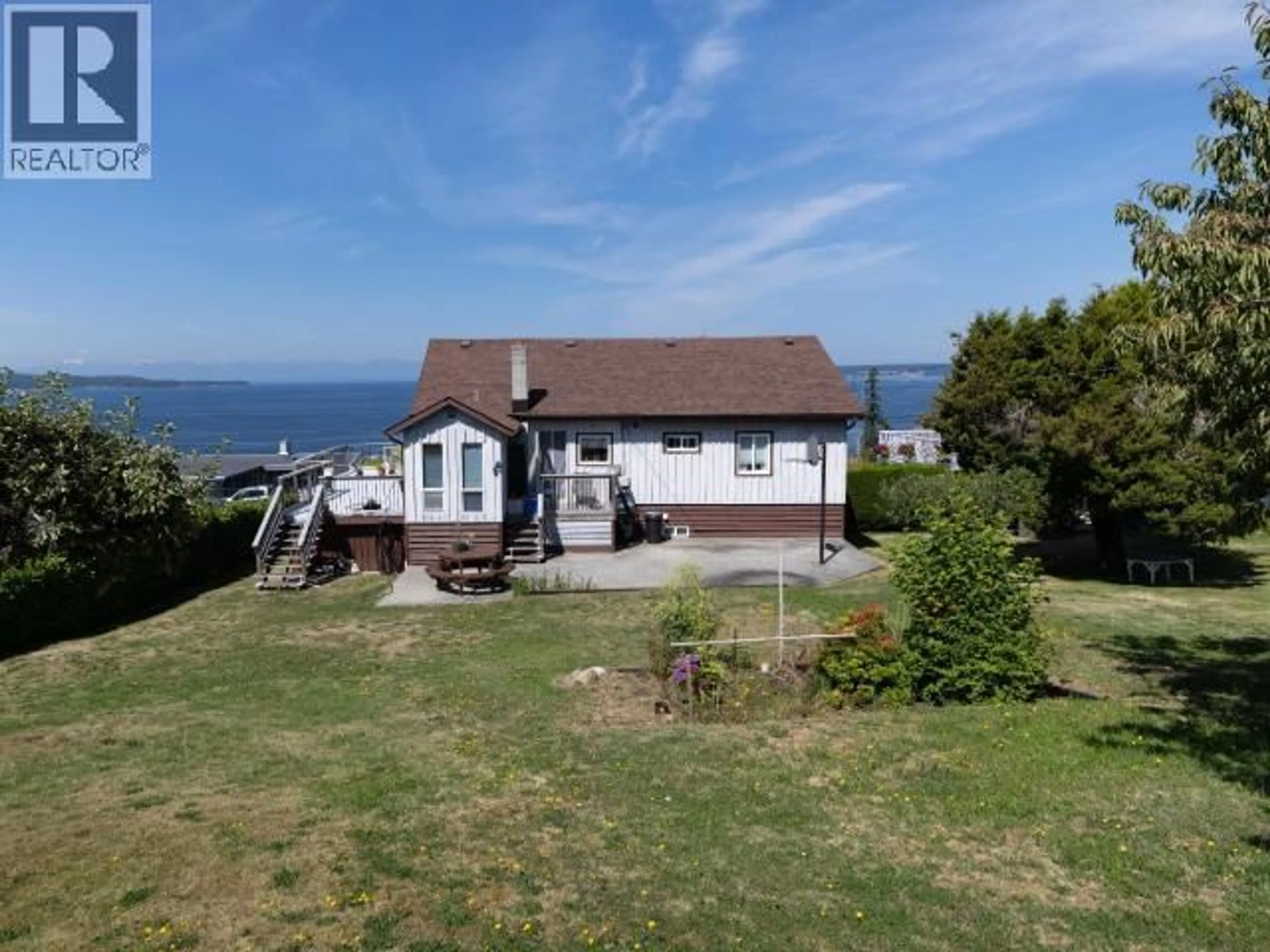 A pic from outside/outdoor area/front of a property/back of a property/a pic from drone, water/lake/river/ocean view for 3918 GORDON AVE, Powell River British Columbia V8A2T7