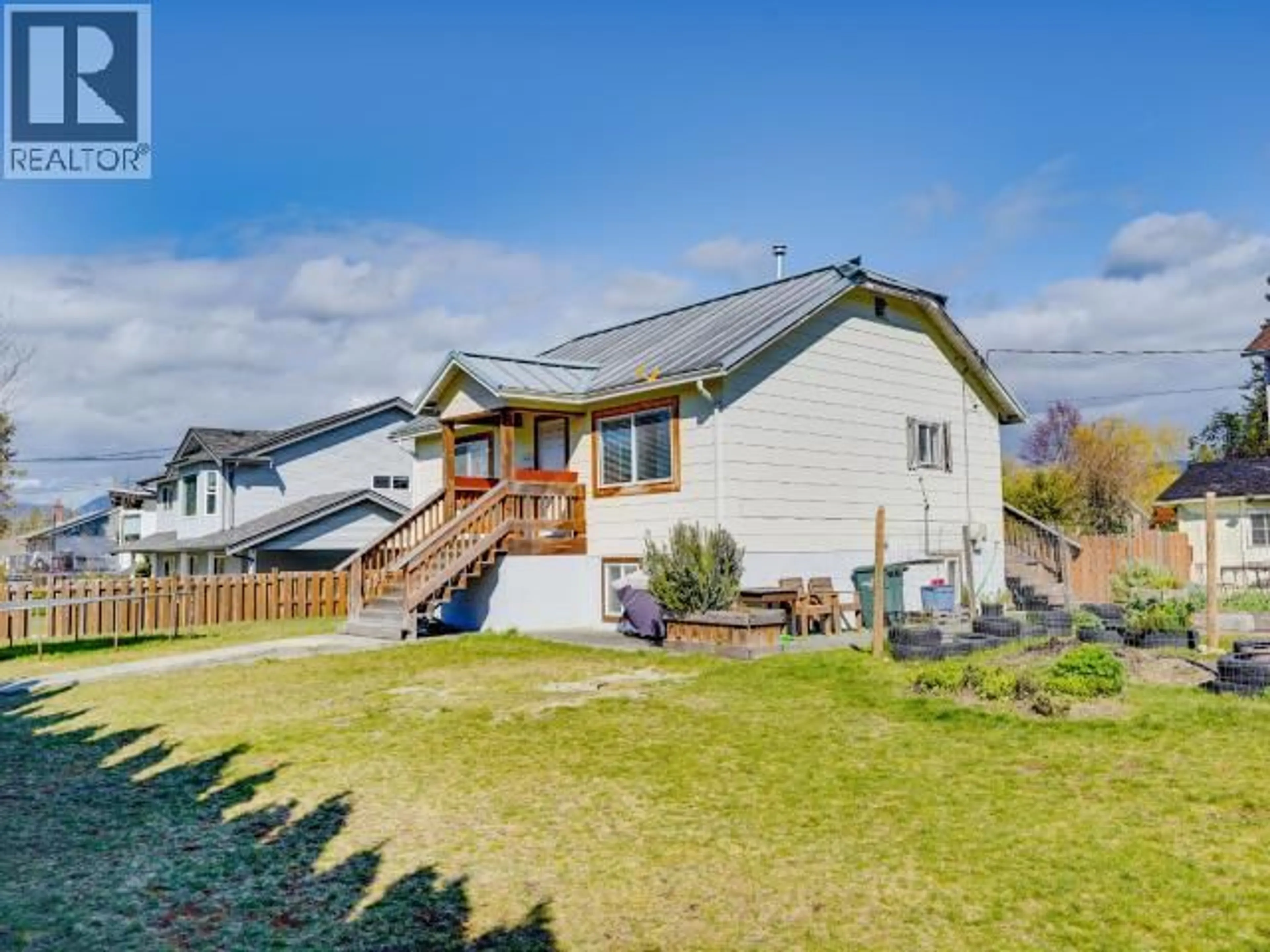 A pic from outside/outdoor area/front of a property/back of a property/a pic from drone, unknown for 4212 MANSON AVE, Powell River British Columbia V8A3M6