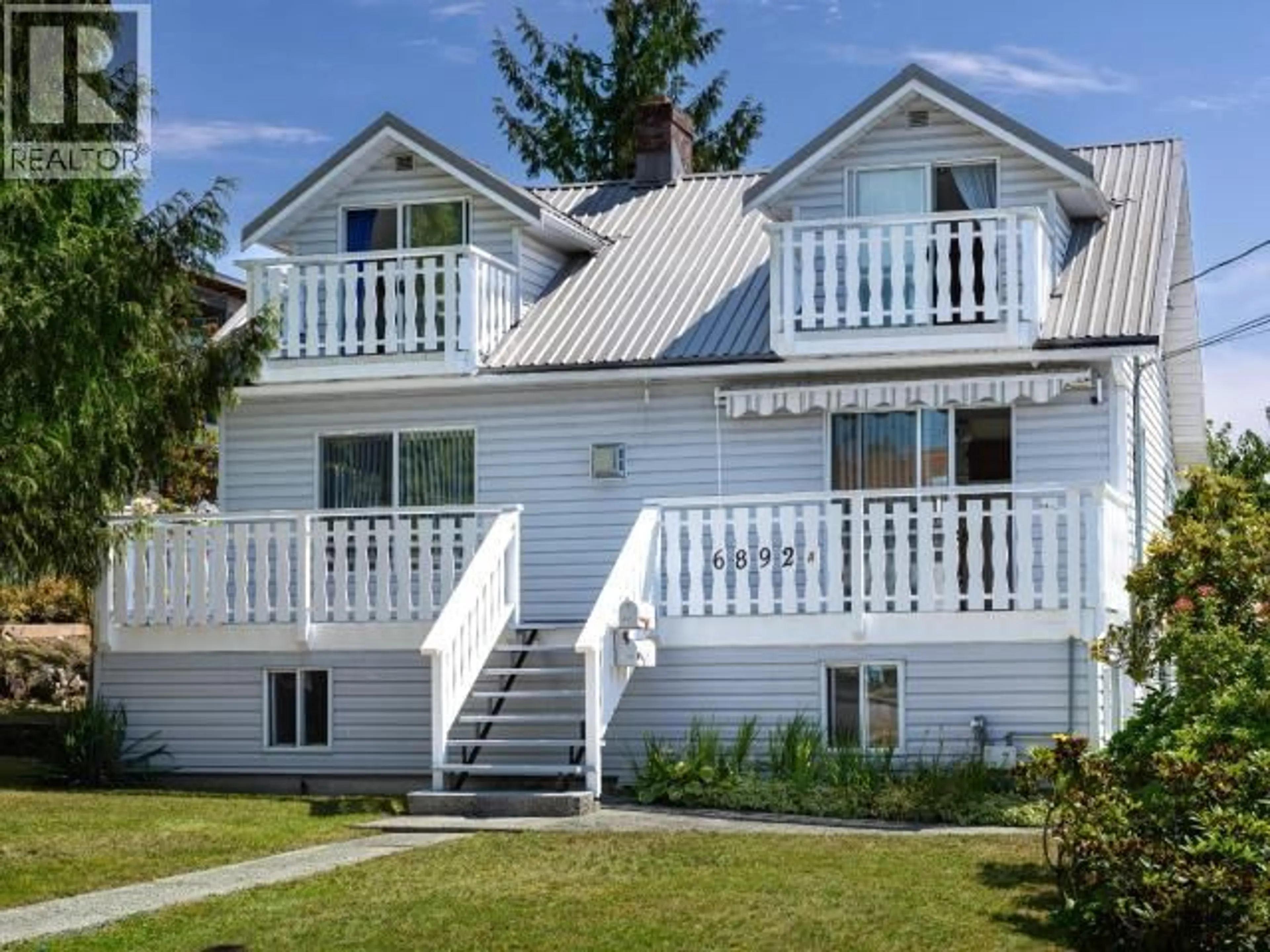 Home with vinyl exterior material, unknown for 6892 BURNABY STREET, Powell River British Columbia