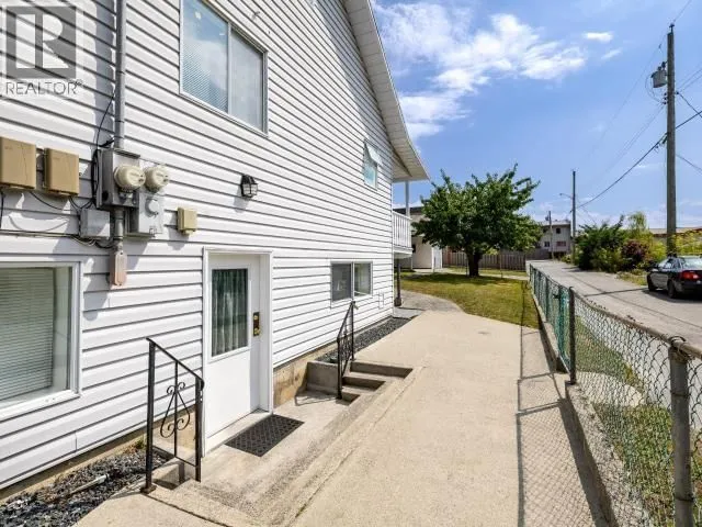 6892 BURNABY STREET, Powell River 3