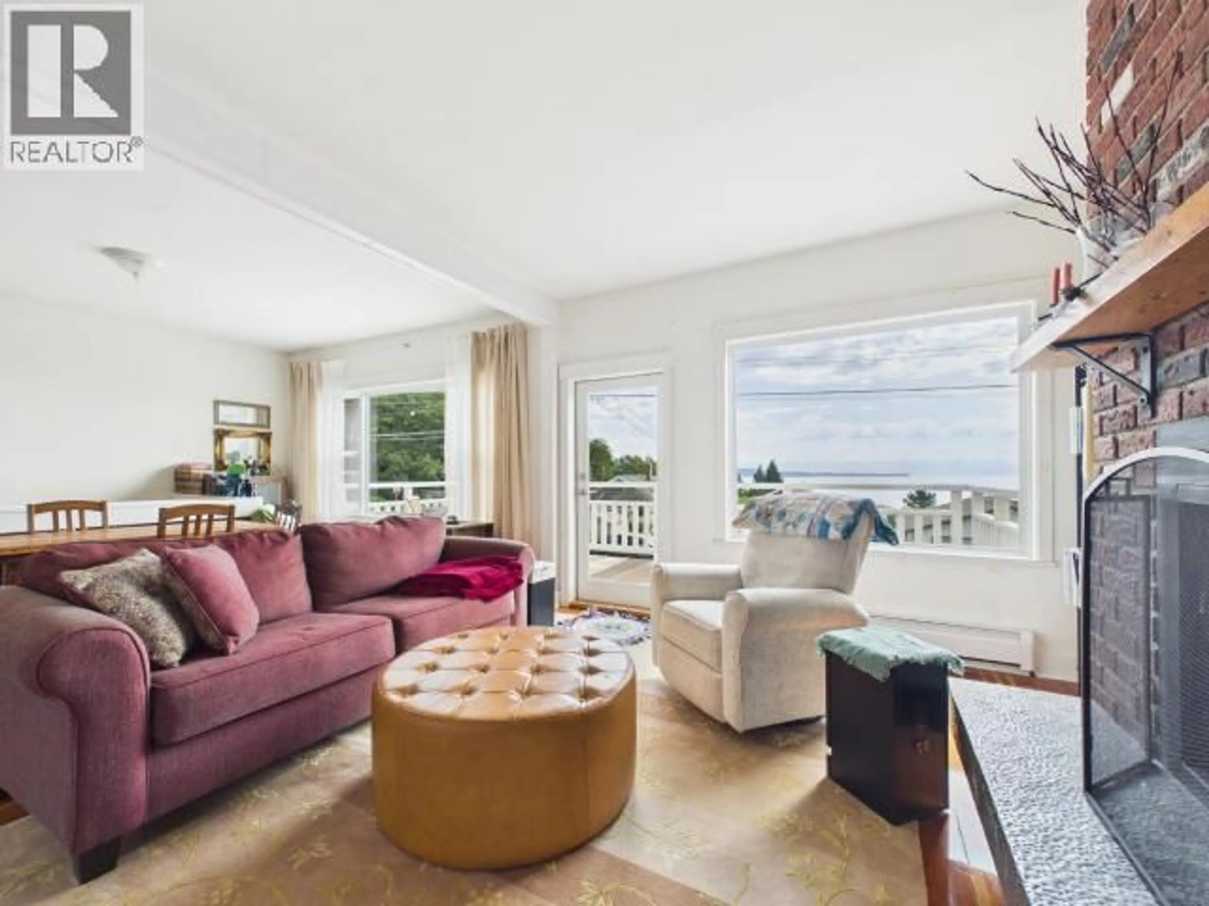 Living room with furniture, unknown for 5370 LABURNUM AVE, Powell River British Columbia