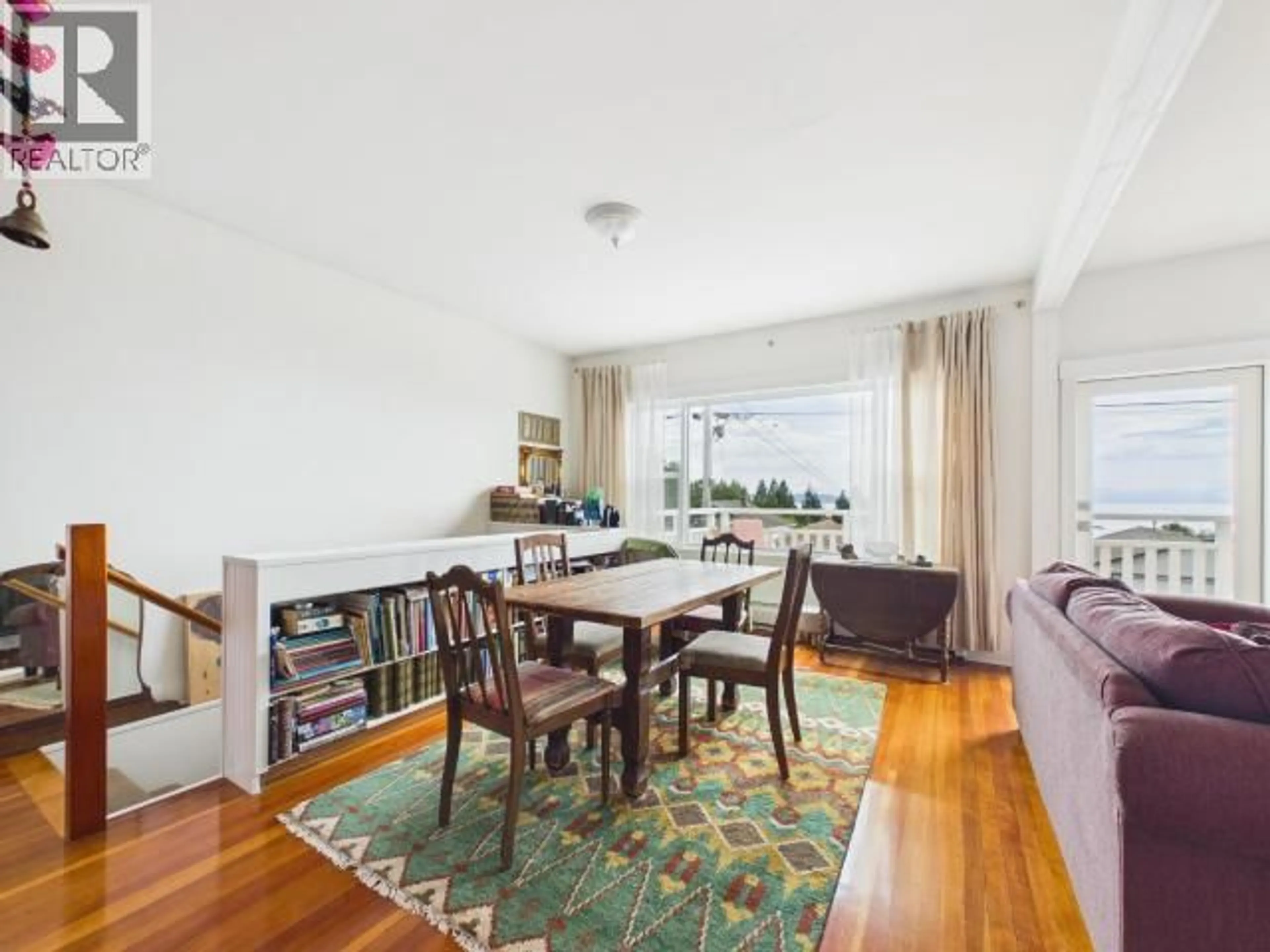 Dining room, wood/laminate floor for 5370 LABURNUM AVE, Powell River British Columbia
