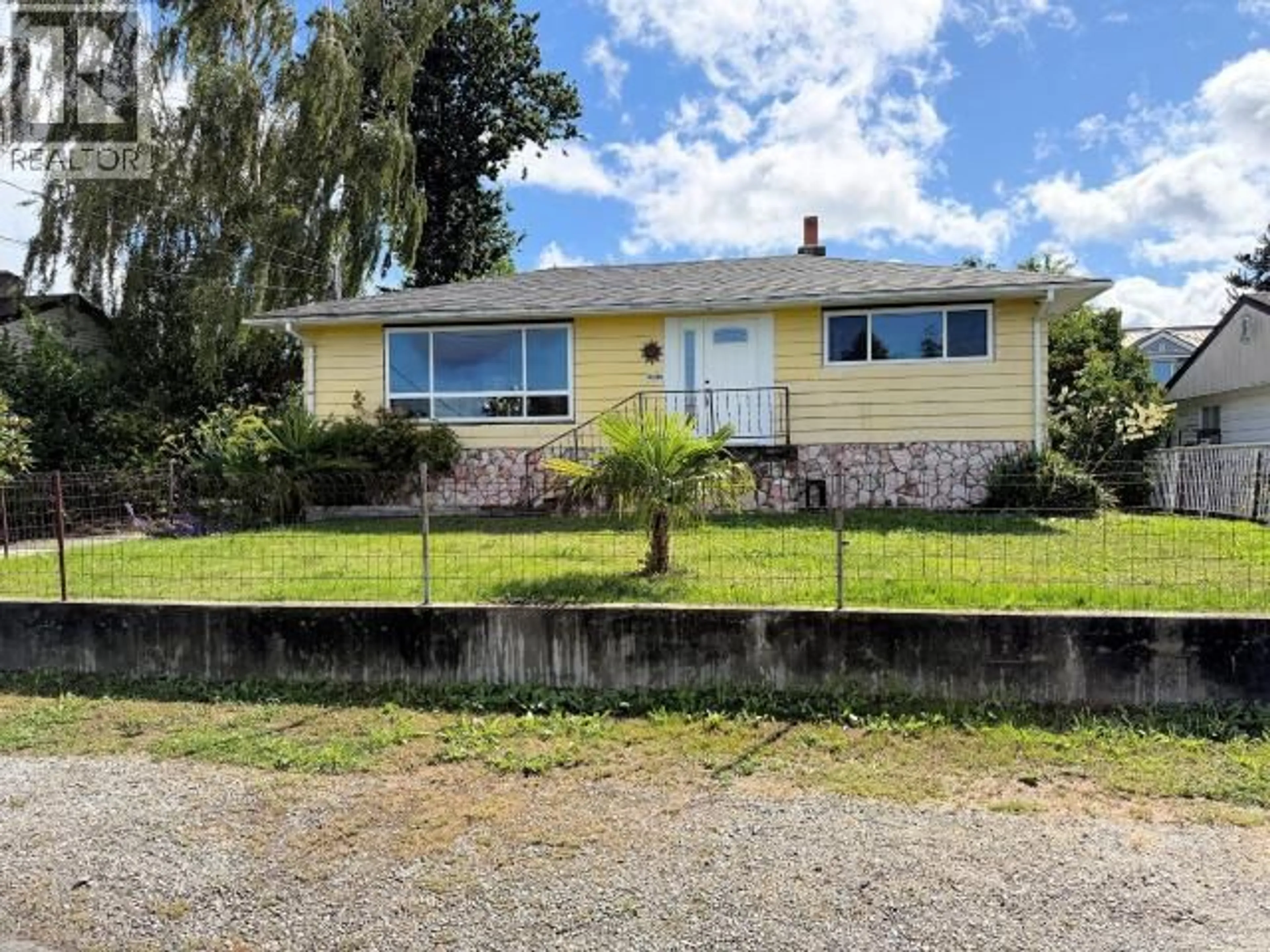 A pic from outside/outdoor area/front of a property/back of a property/a pic from drone, street for 4696 CASCADE PLACE, Powell River British Columbia V8A2X8