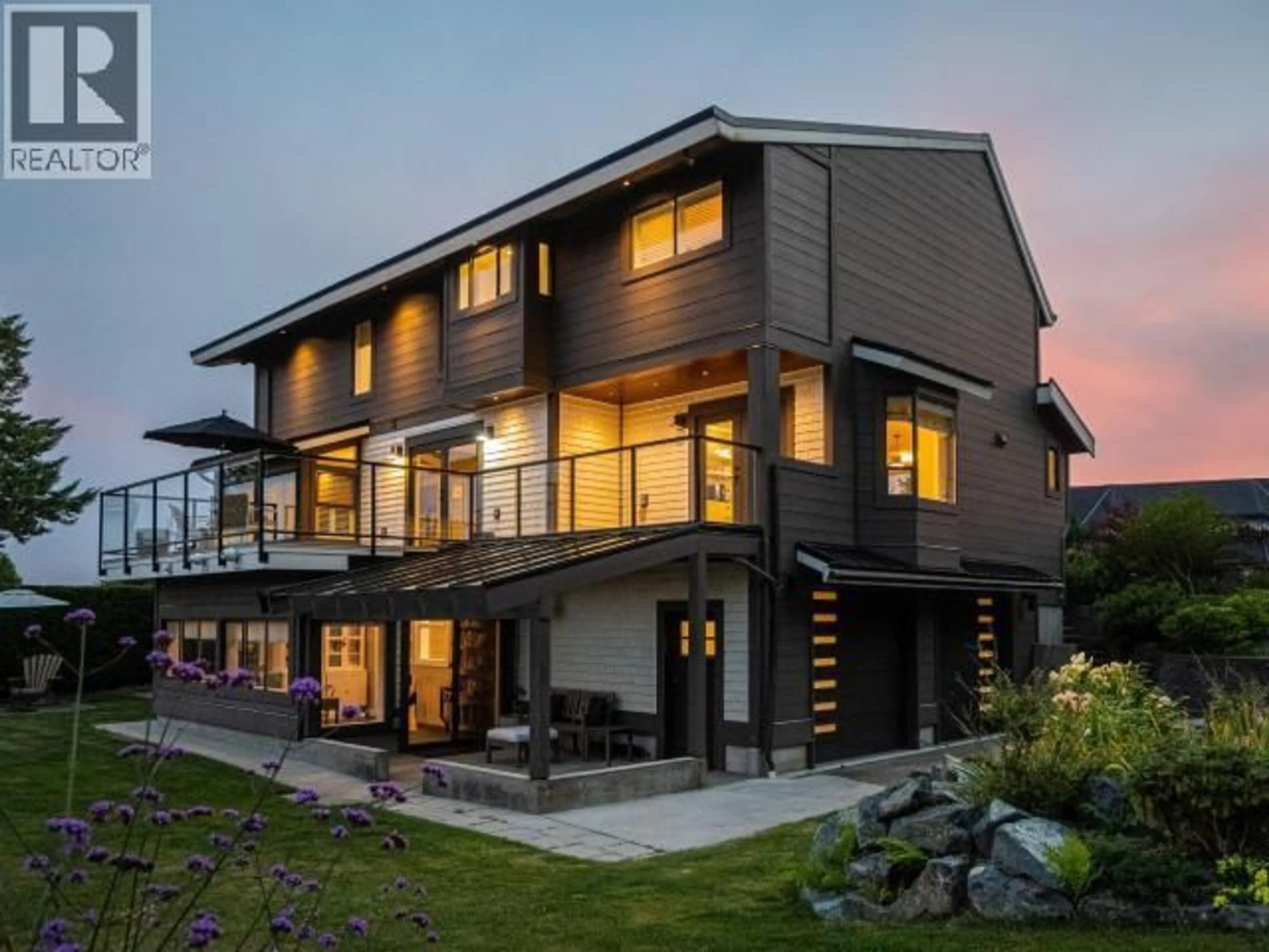 Home with vinyl exterior material, unknown for 3436 CARIBOO AVE, Powell River British Columbia V8A5H3