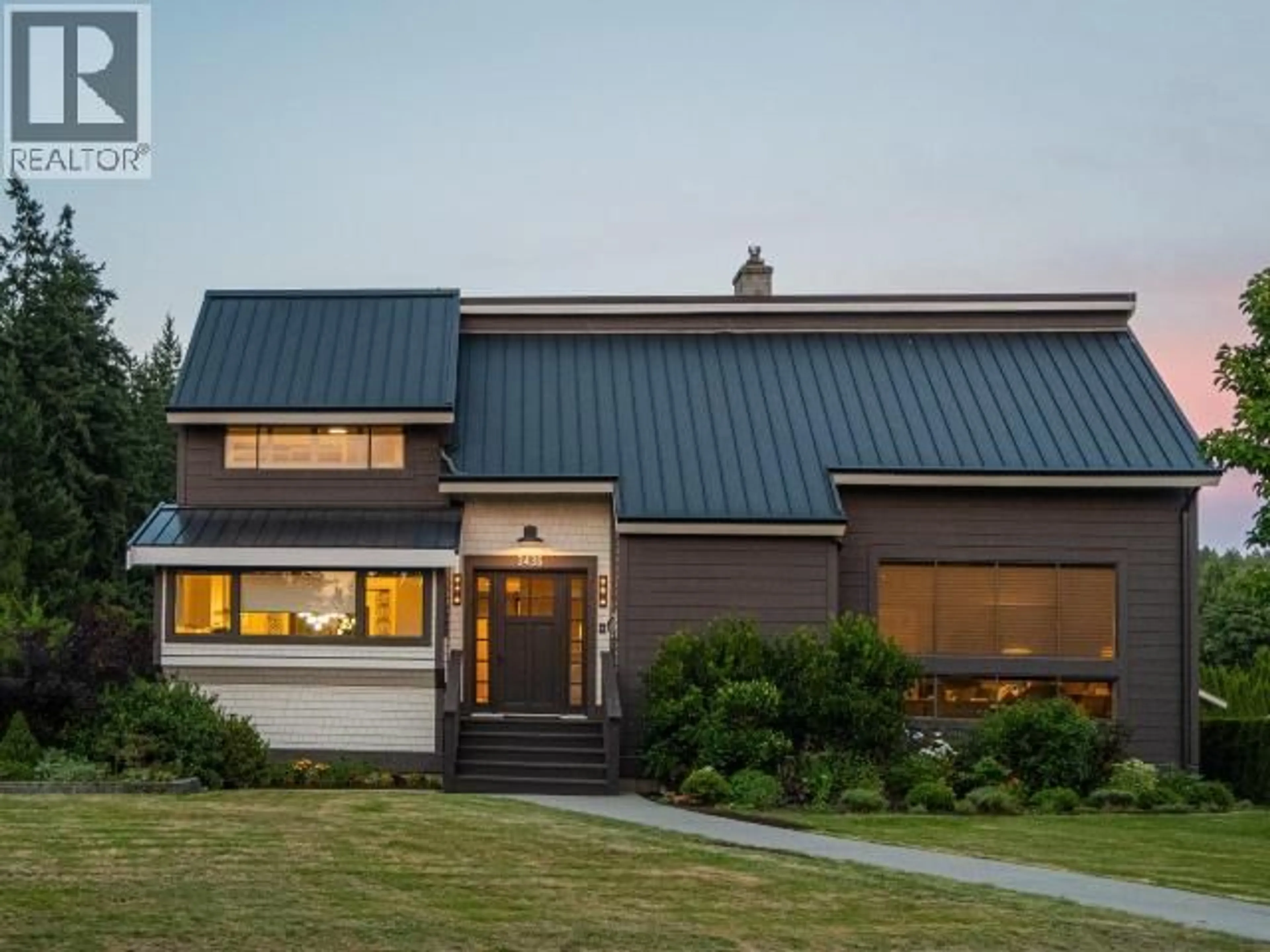 Home with vinyl exterior material, unknown for 3436 CARIBOO AVE, Powell River British Columbia V8A5H3