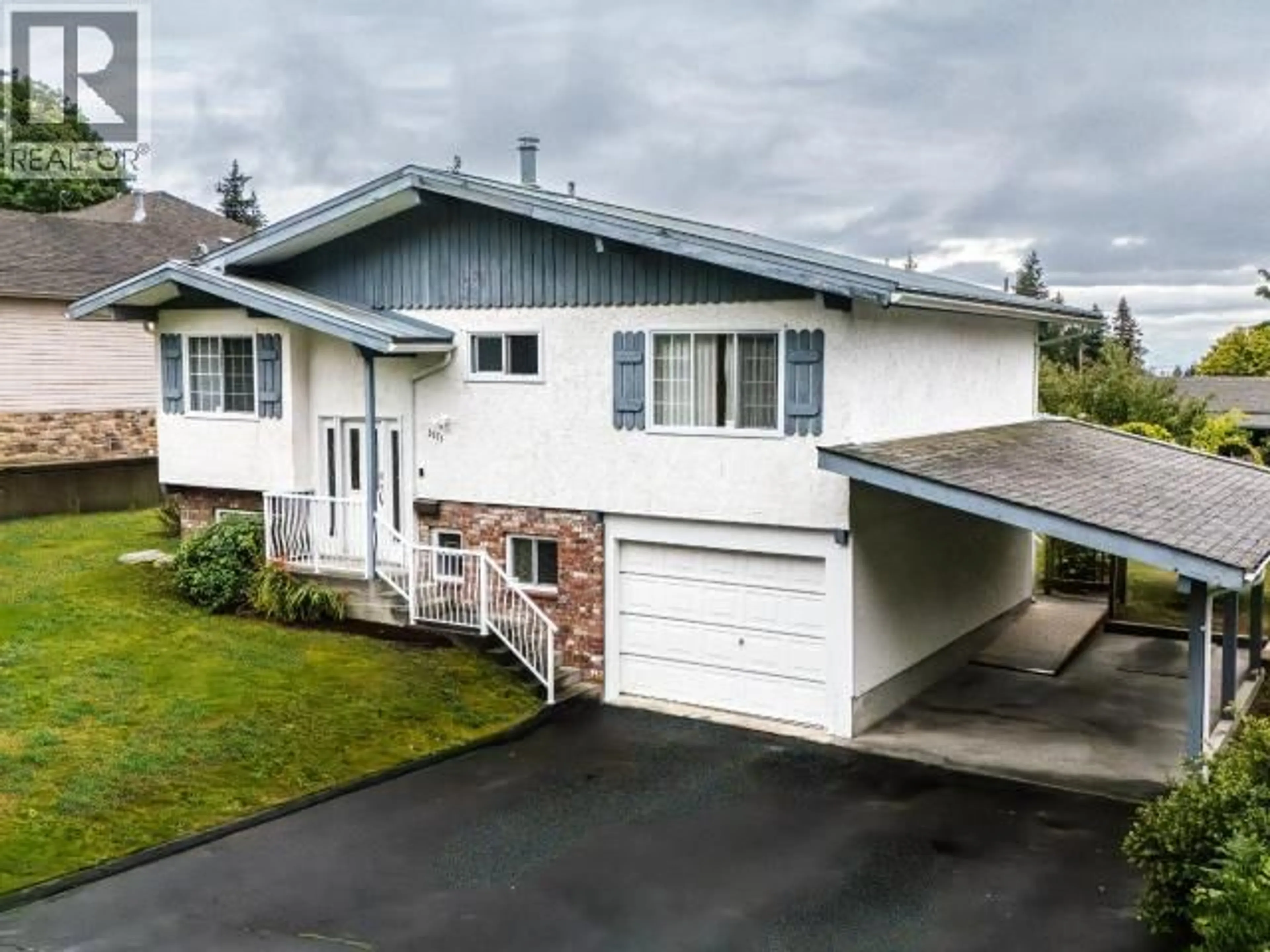 Home with vinyl exterior material, street for 3571 MACKENZIE AVE, Powell River British Columbia V8A3E7