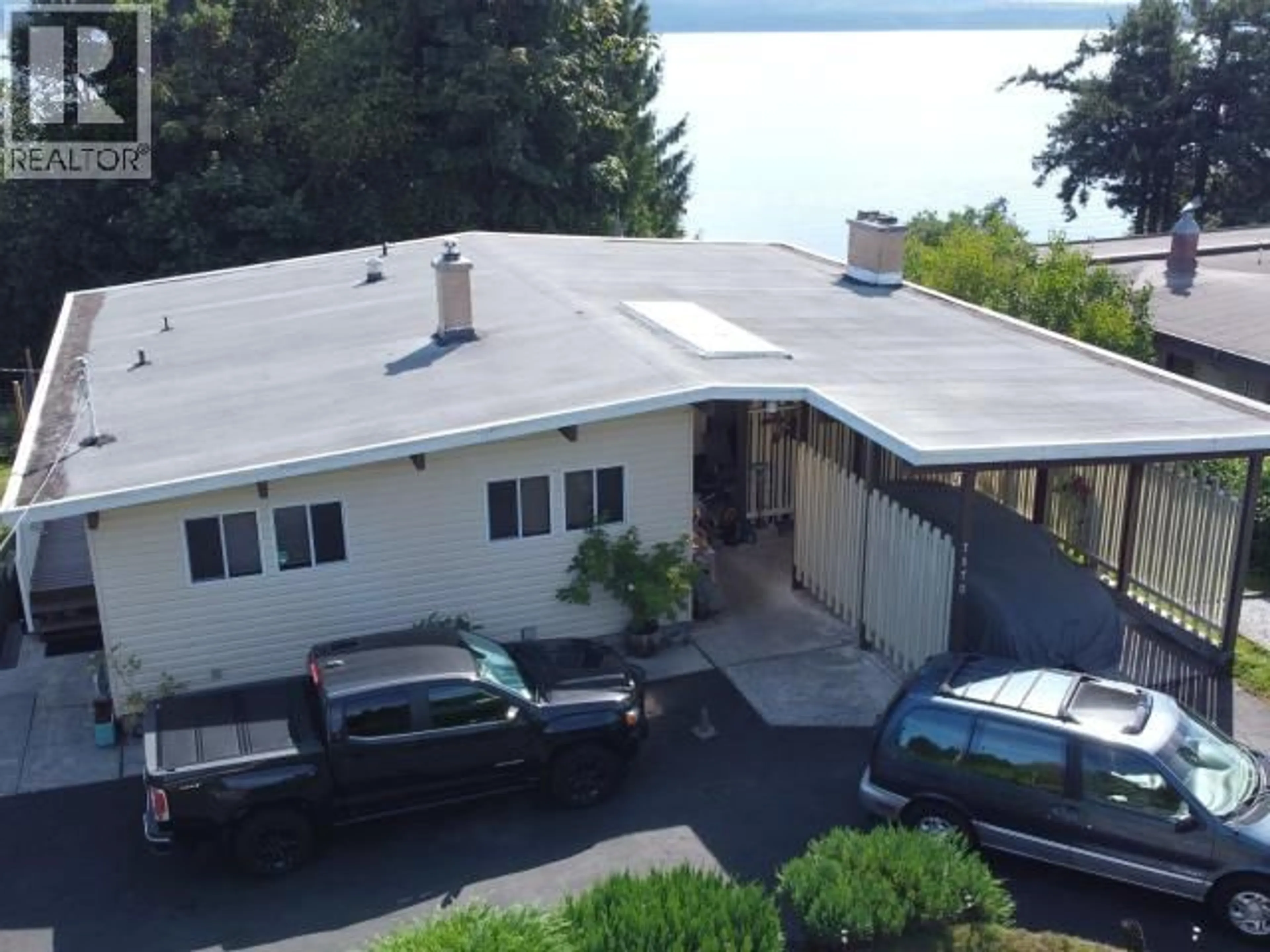 A pic from outside/outdoor area/front of a property/back of a property/a pic from drone, building for 7170 WESTMINSTER STREET, Powell River British Columbia
