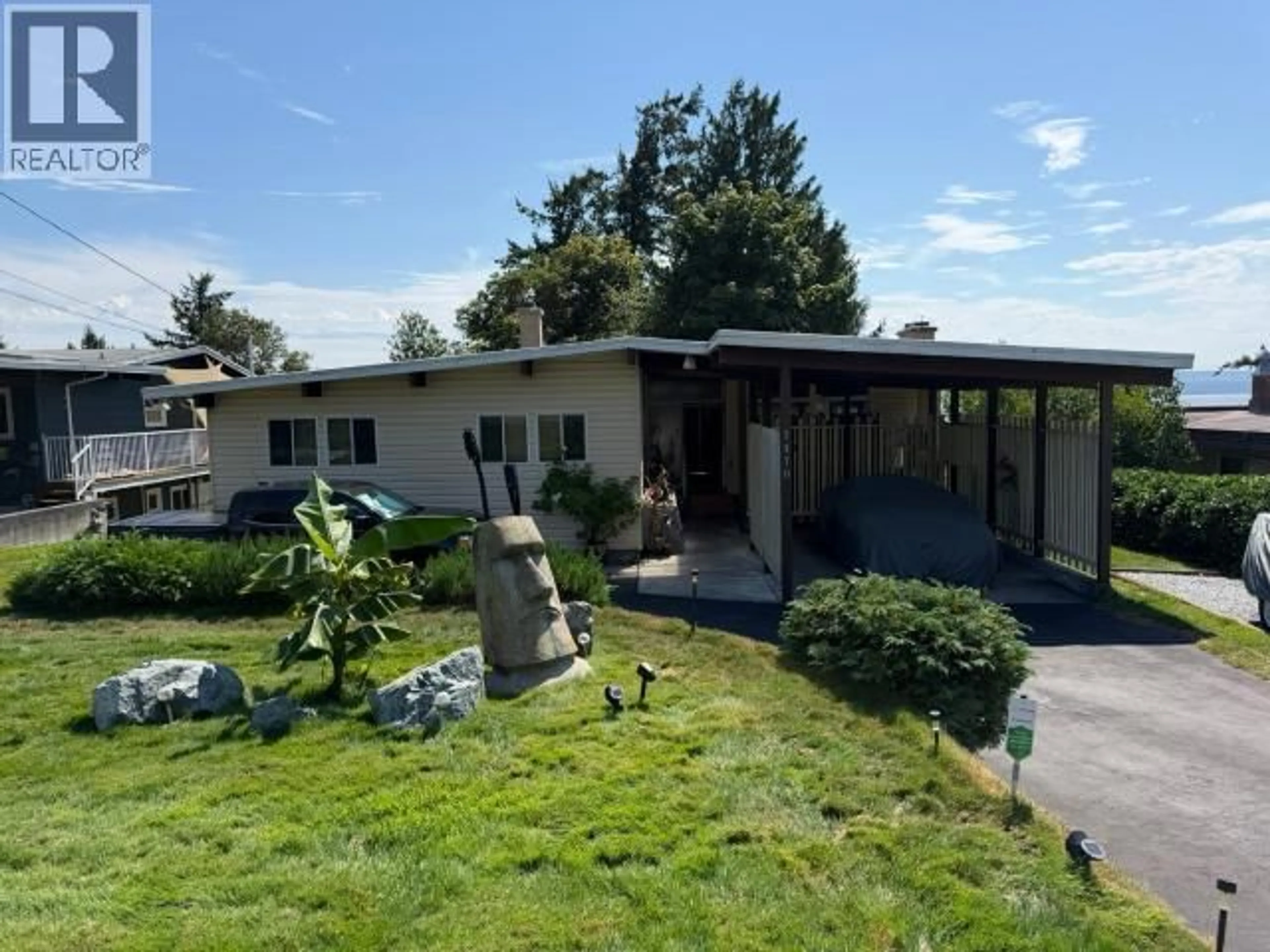 A pic from outside/outdoor area/front of a property/back of a property/a pic from drone, unknown for 7170 WESTMINSTER STREET, Powell River British Columbia