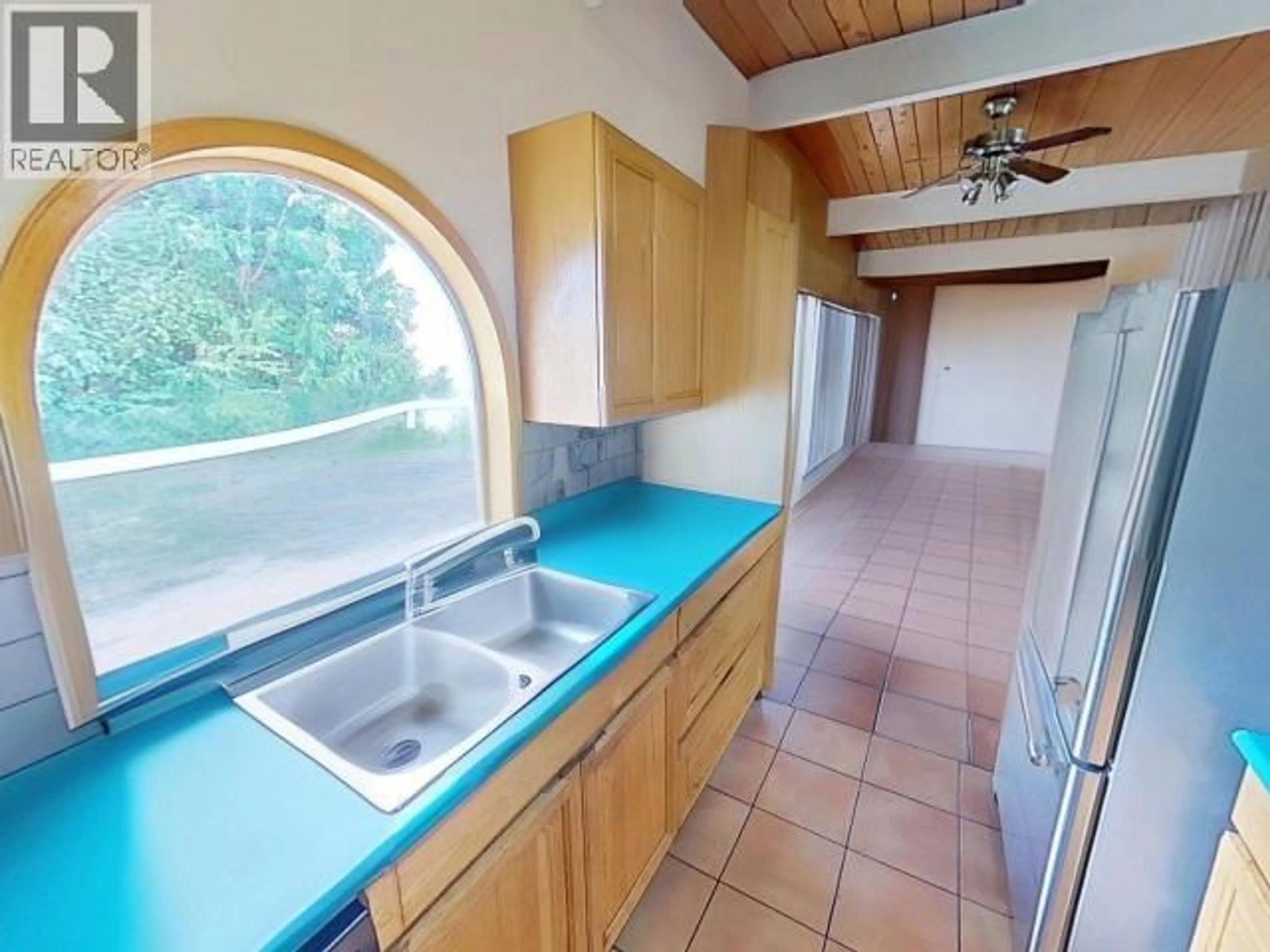 Standard kitchen, ceramic/tile floor for 7170 WESTMINSTER STREET, Powell River British Columbia