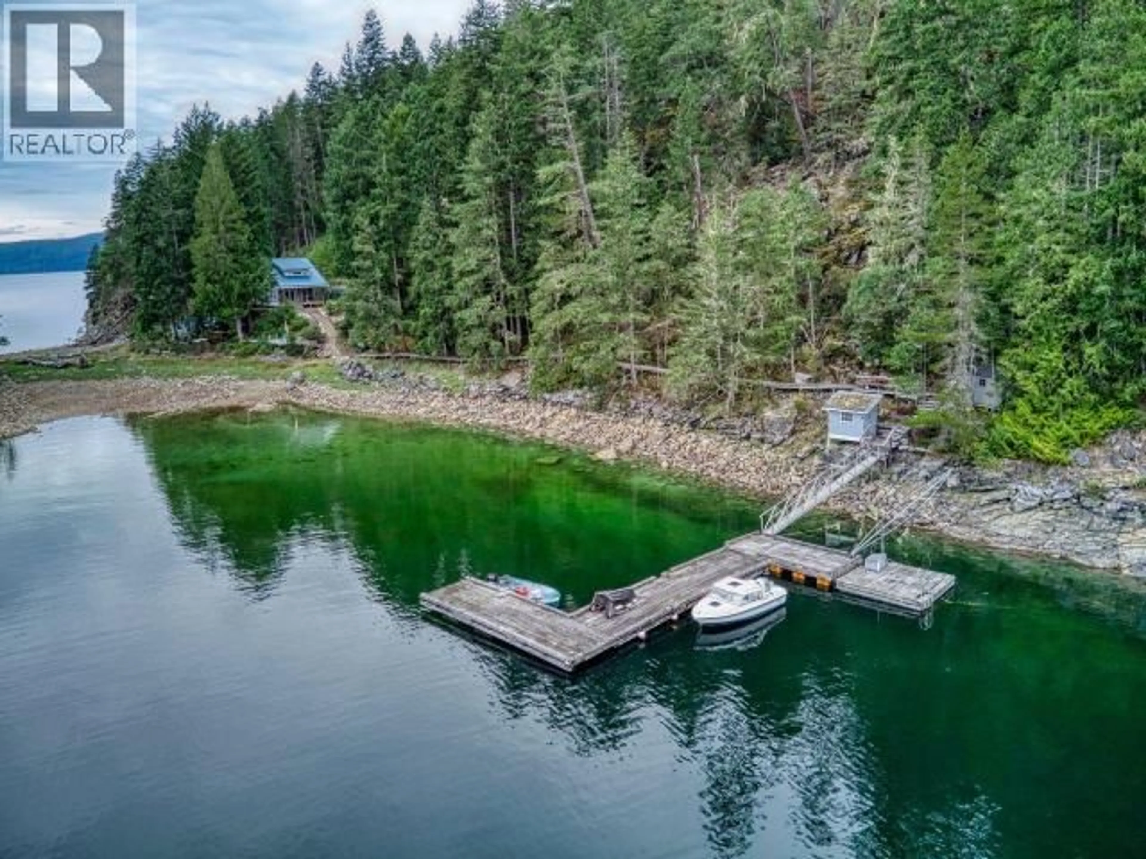 A pic from outside/outdoor area/front of a property/back of a property/a pic from drone, water/lake/river/ocean view for DL4946 REFUGE COVE, Remote Areas British Columbia V0P1P0