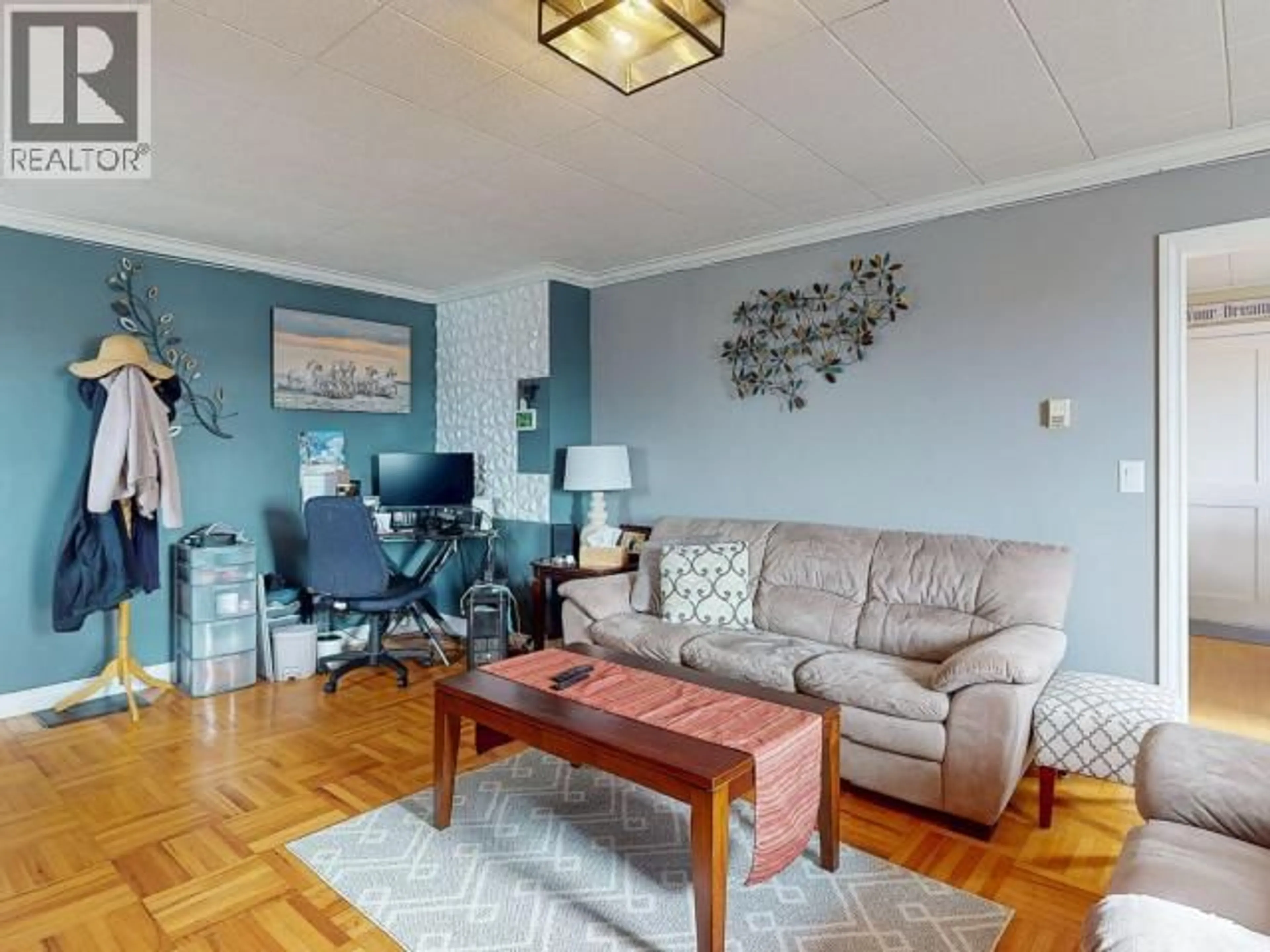 Living room with furniture, wood/laminate floor for 6957 CROFTON STREET, Powell River British Columbia V8A1W8