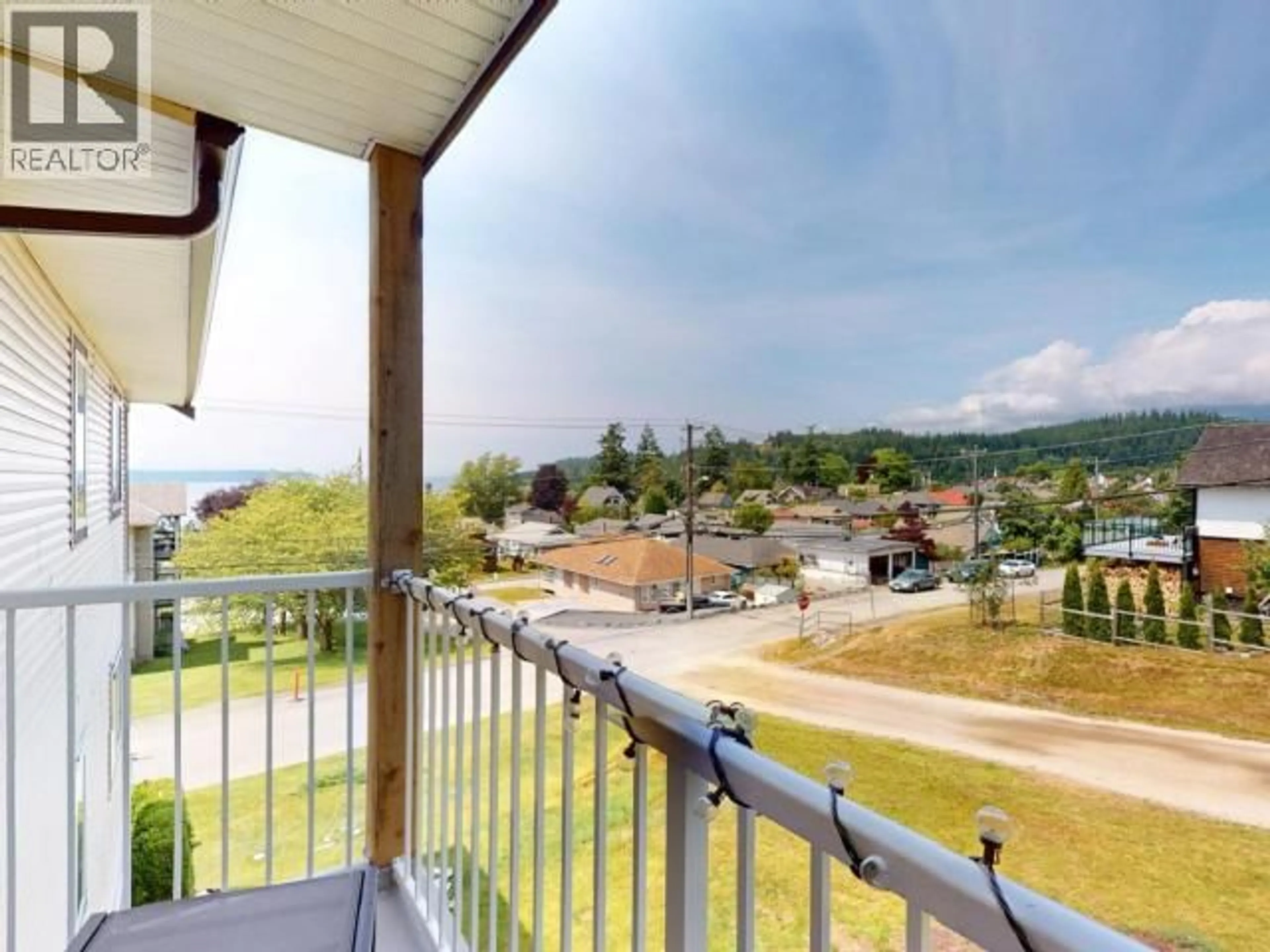 Balcony in the apartment, water/lake/river/ocean view for 307 - 5700 WILLOW AVE, Powell River British Columbia V8A5T1