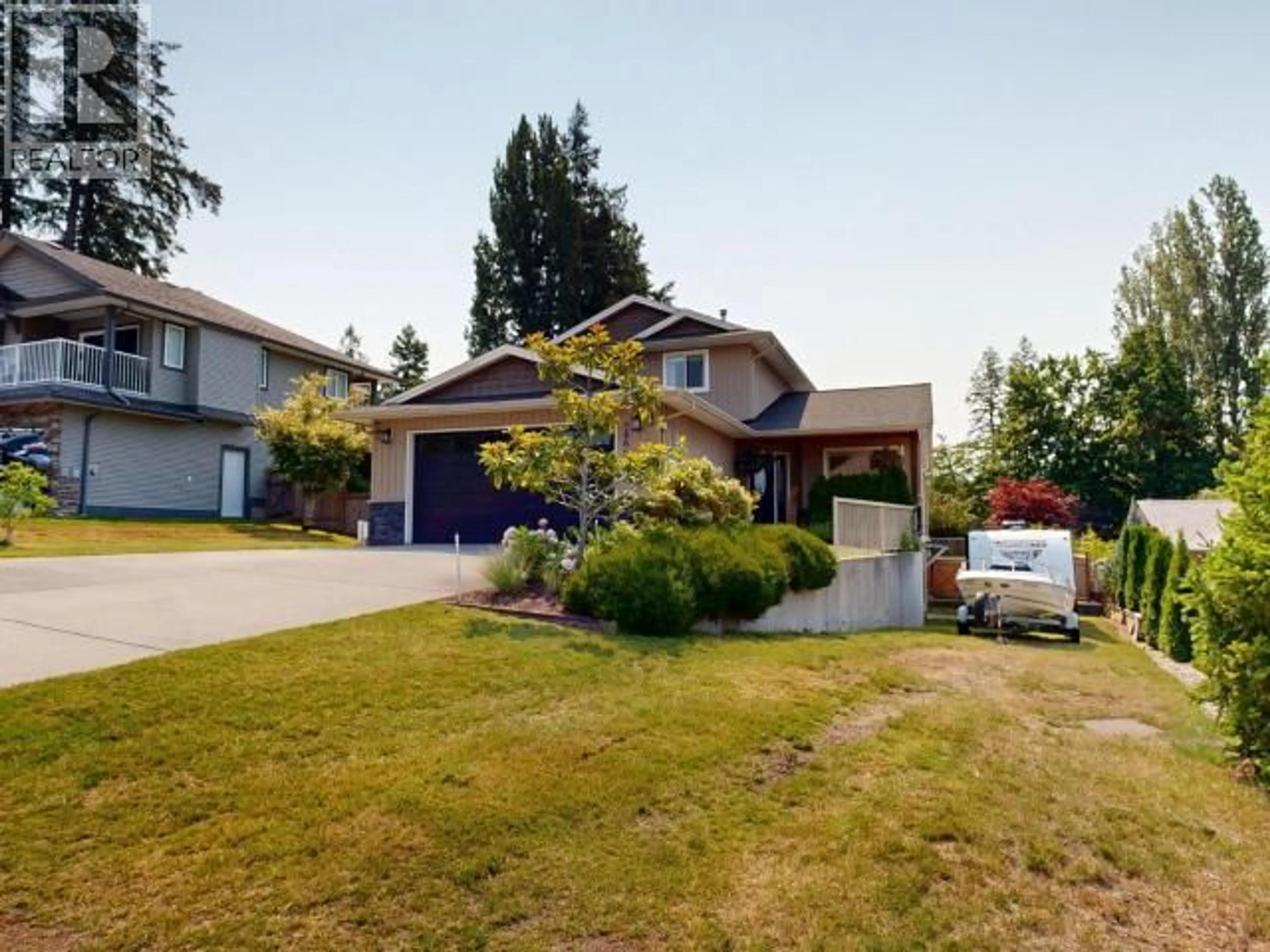 A pic from outside/outdoor area/front of a property/back of a property/a pic from drone, street for 7066 QUALICUM WAY, Powell River British Columbia V8A5V6