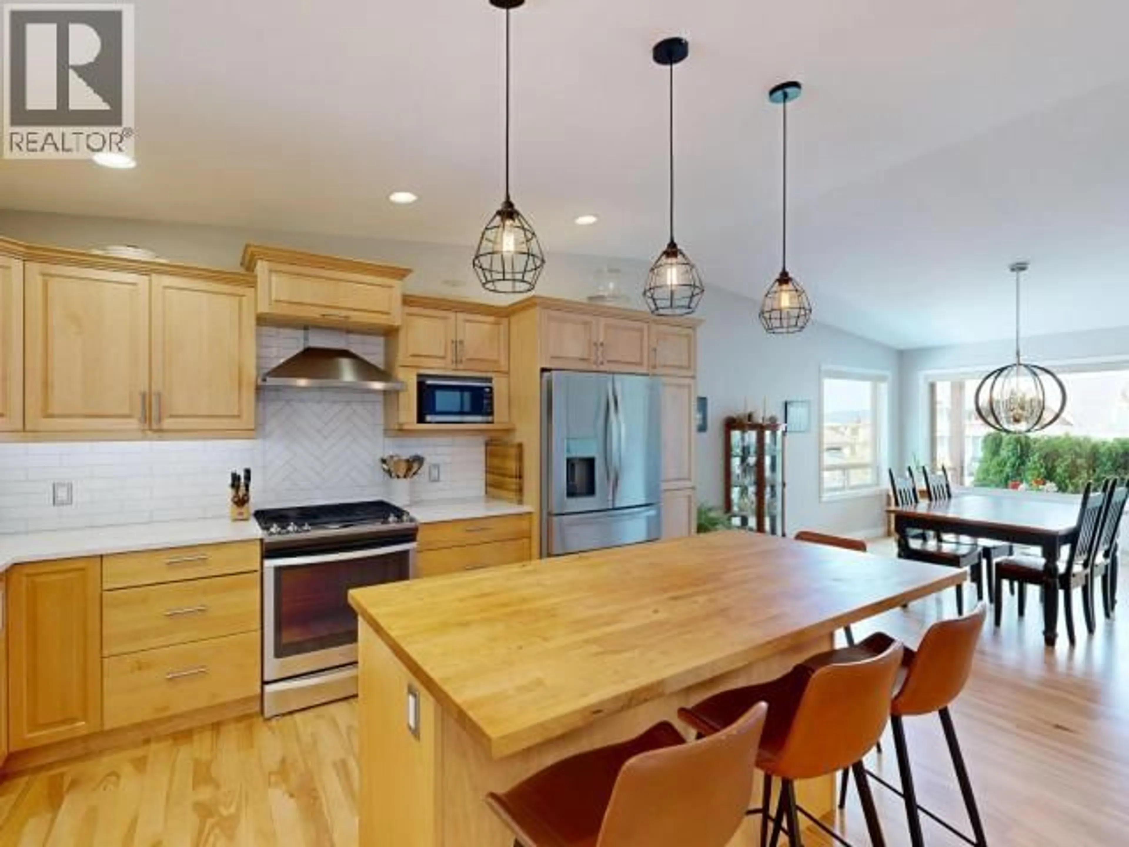 Open concept kitchen, unknown for 7066 QUALICUM WAY, Powell River British Columbia V8A5V6
