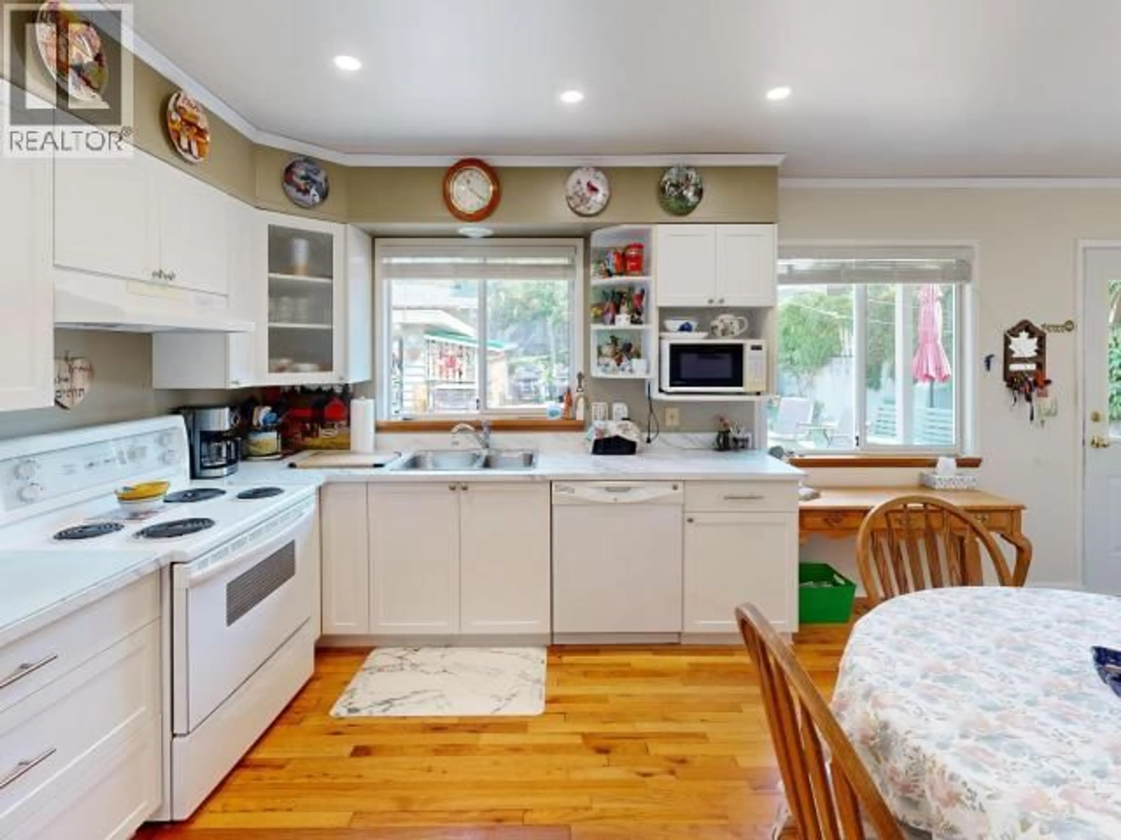 Open concept kitchen, unknown for 7081 TOFINO STREET, Powell River British Columbia