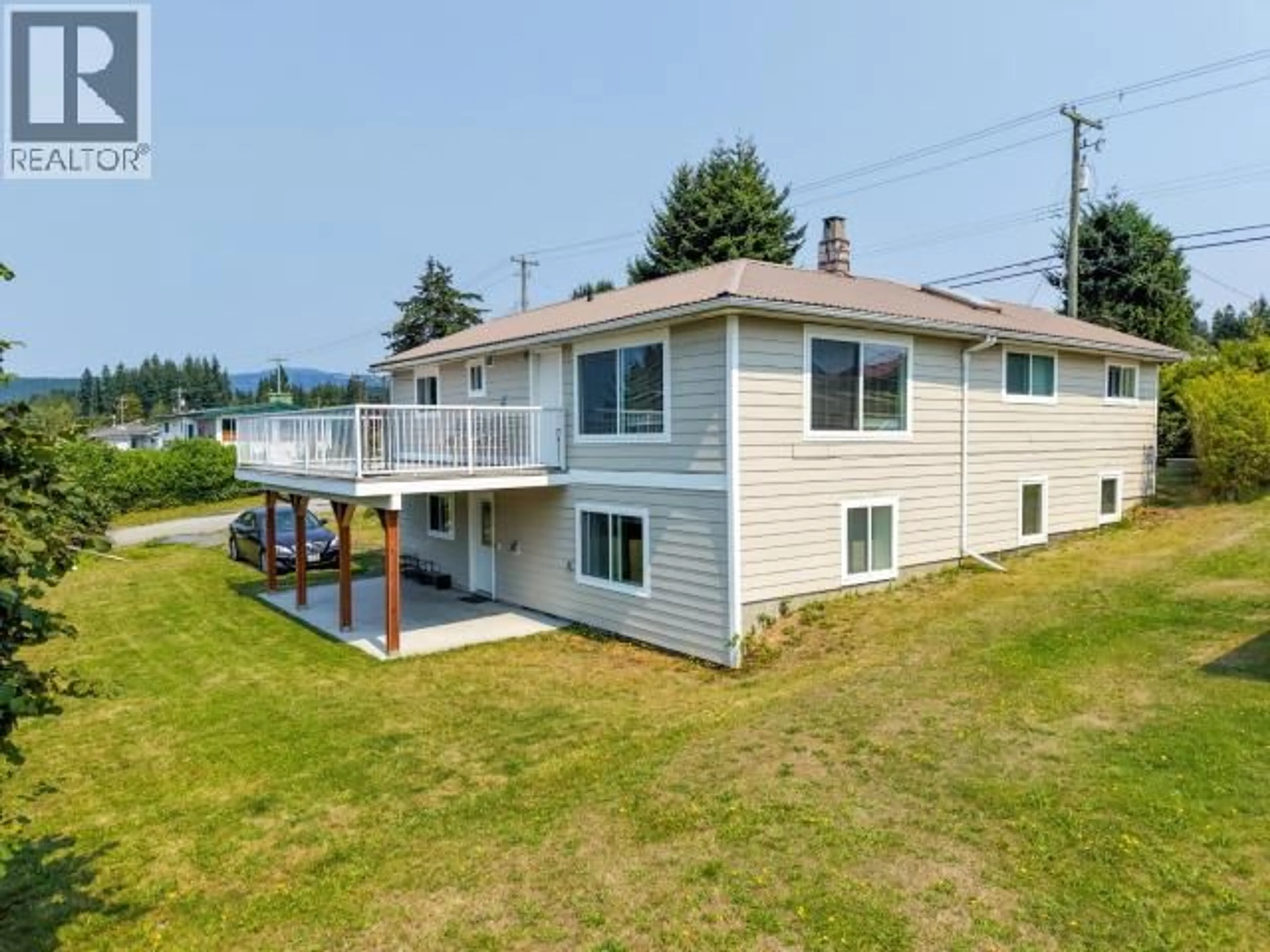 A pic from outside/outdoor area/front of a property/back of a property/a pic from drone, water/lake/river/ocean view for 4535 FERNWOOD AVE, Powell River British Columbia