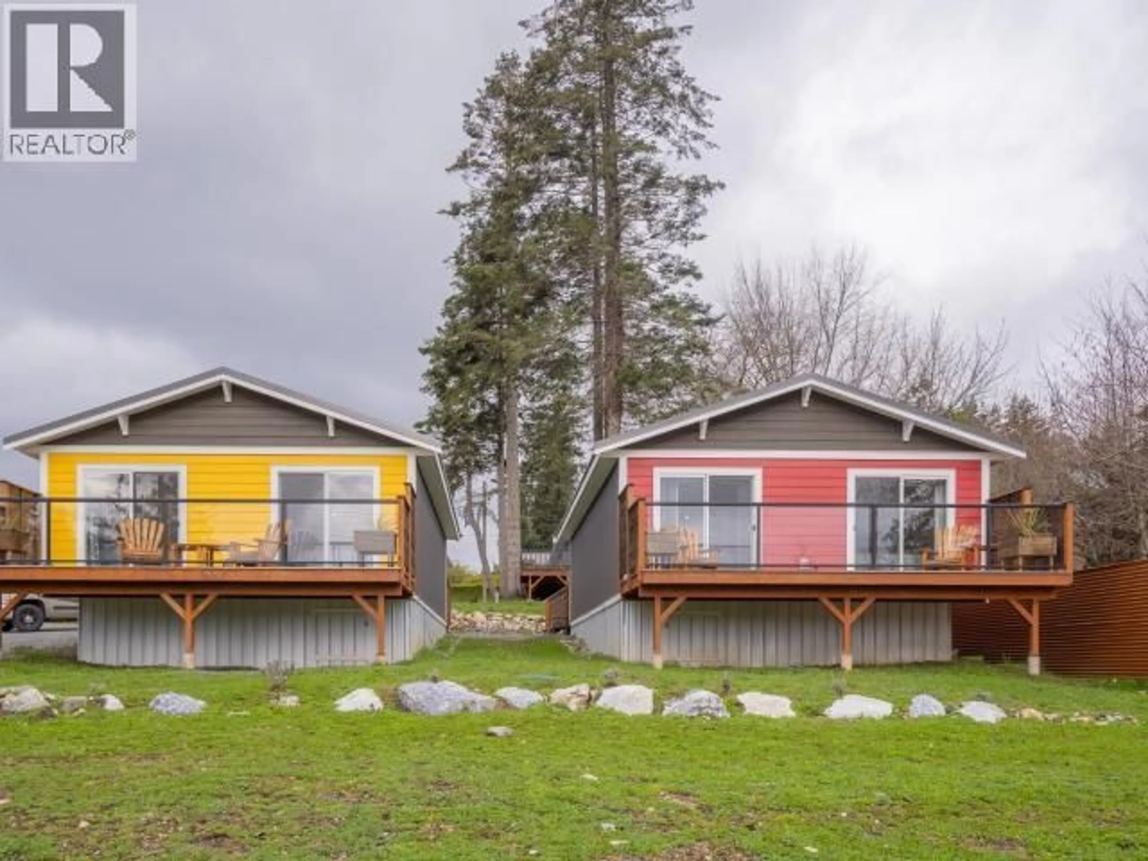 A pic from outside/outdoor area/front of a property/back of a property/a pic from drone, water/lake/river/ocean view for 3465 OAK STREET, Texada Island British Columbia V0N3K0