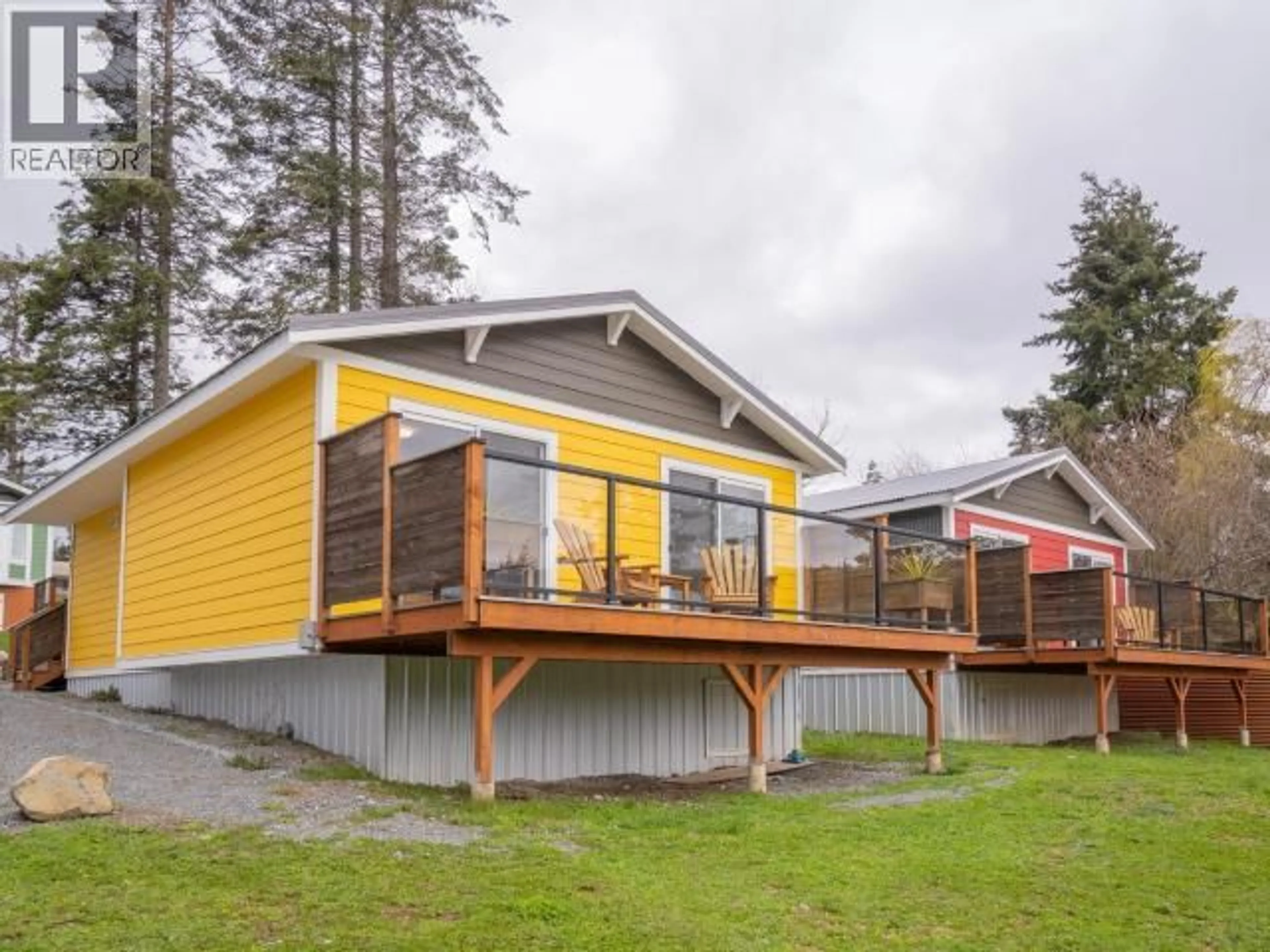 Home with vinyl exterior material, unknown for 3465 OAK STREET, Texada Island British Columbia V0N3K0