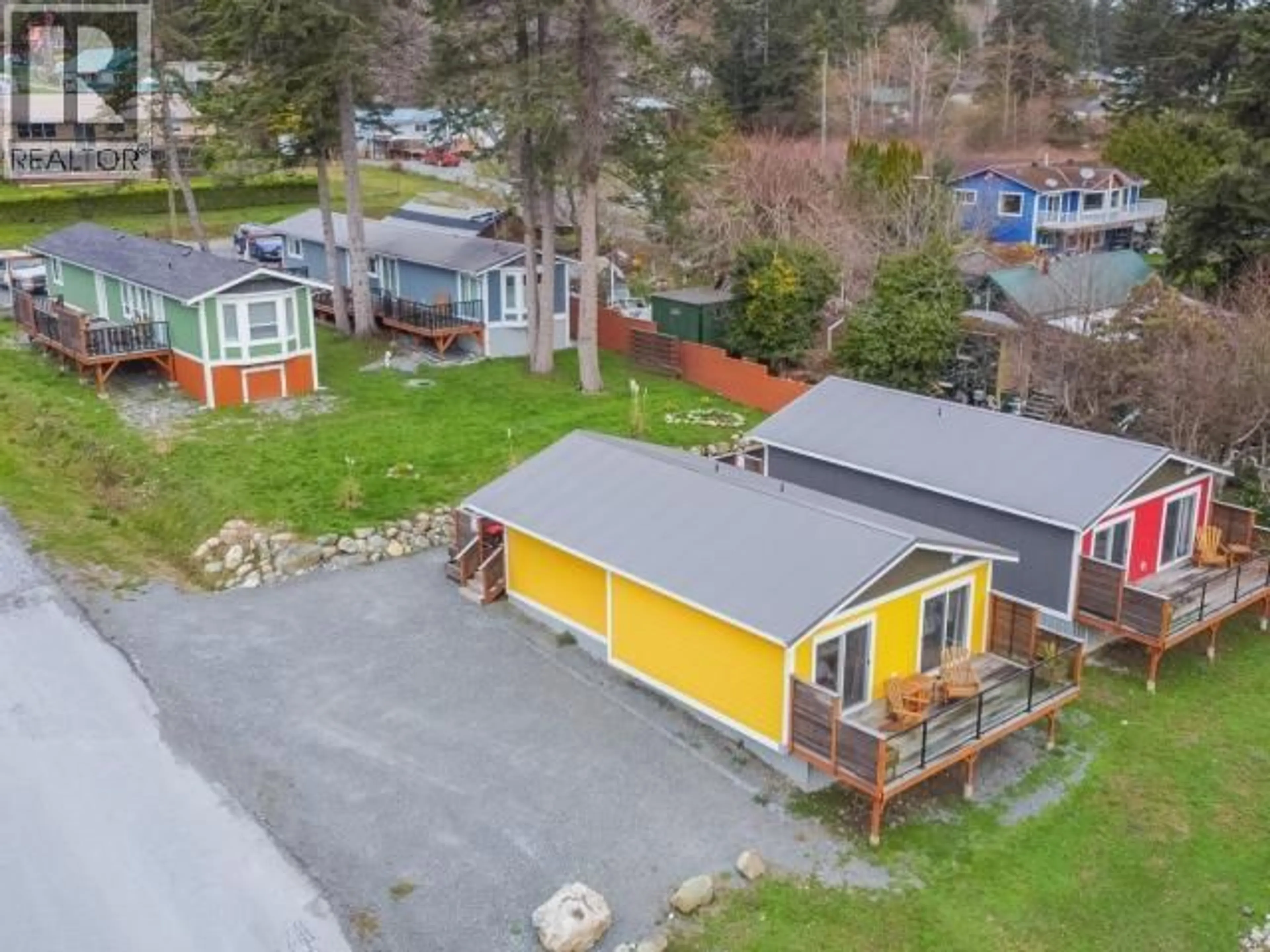 A pic from outside/outdoor area/front of a property/back of a property/a pic from drone, street for 3465 OAK STREET, Texada Island British Columbia V0N3K0