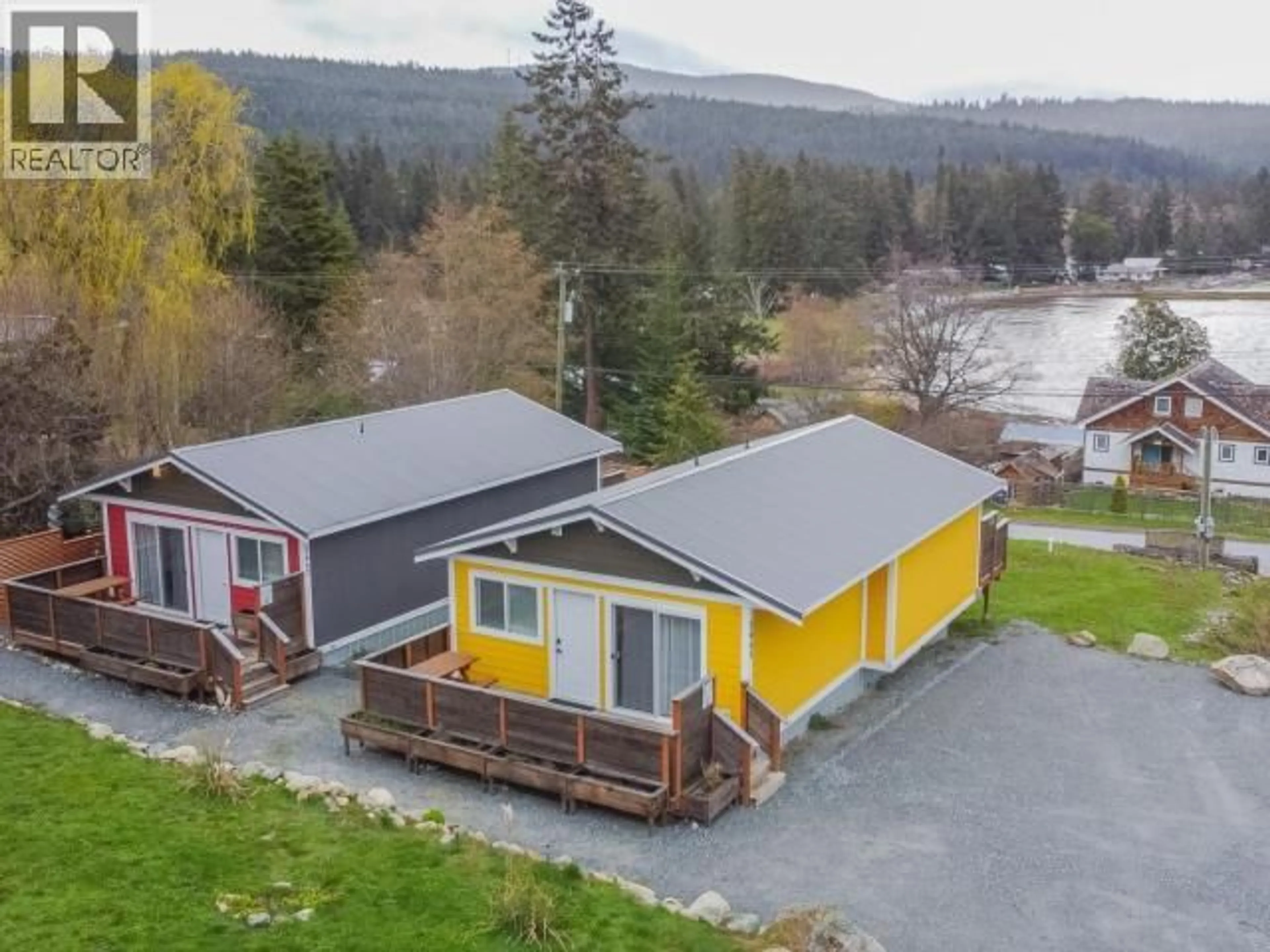 A pic from outside/outdoor area/front of a property/back of a property/a pic from drone, water/lake/river/ocean view for 3465 OAK STREET, Texada Island British Columbia V0N3K0