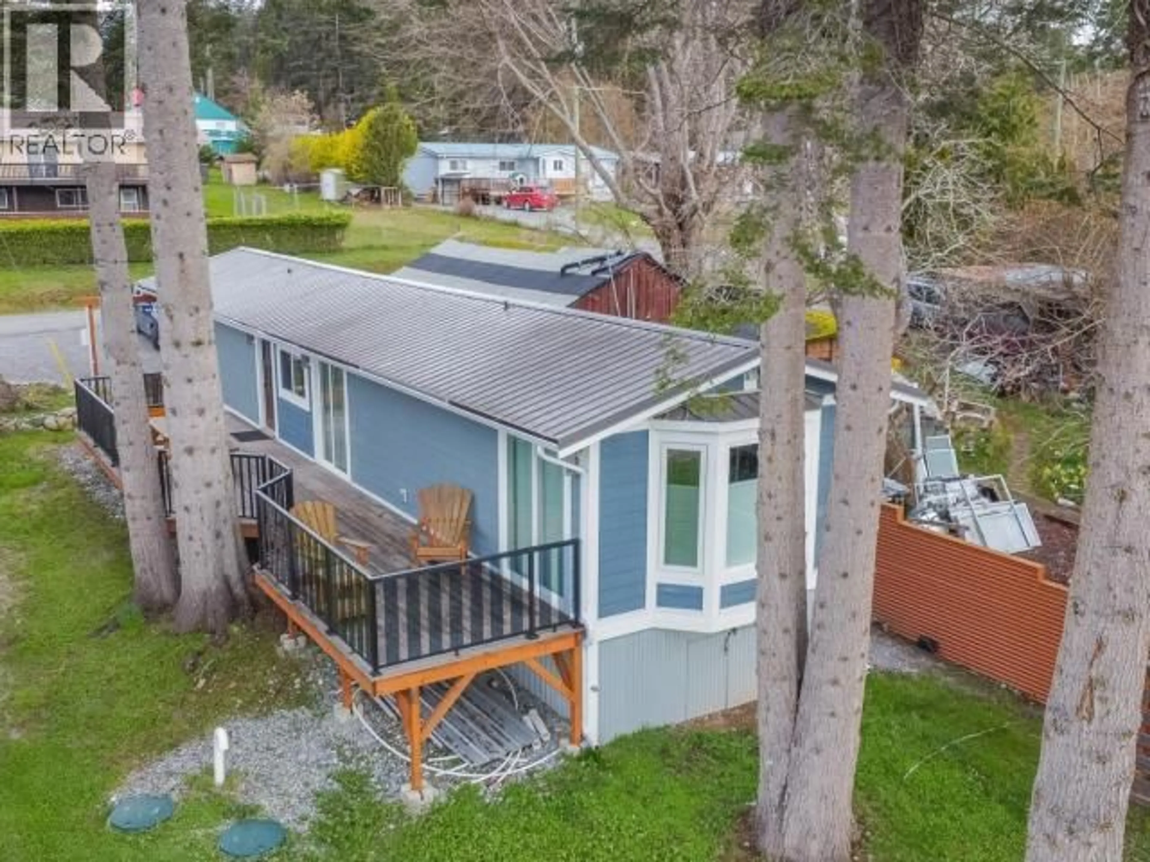 A pic from outside/outdoor area/front of a property/back of a property/a pic from drone, water/lake/river/ocean view for 4810 ALDER, Texada Island British Columbia V0N1W0