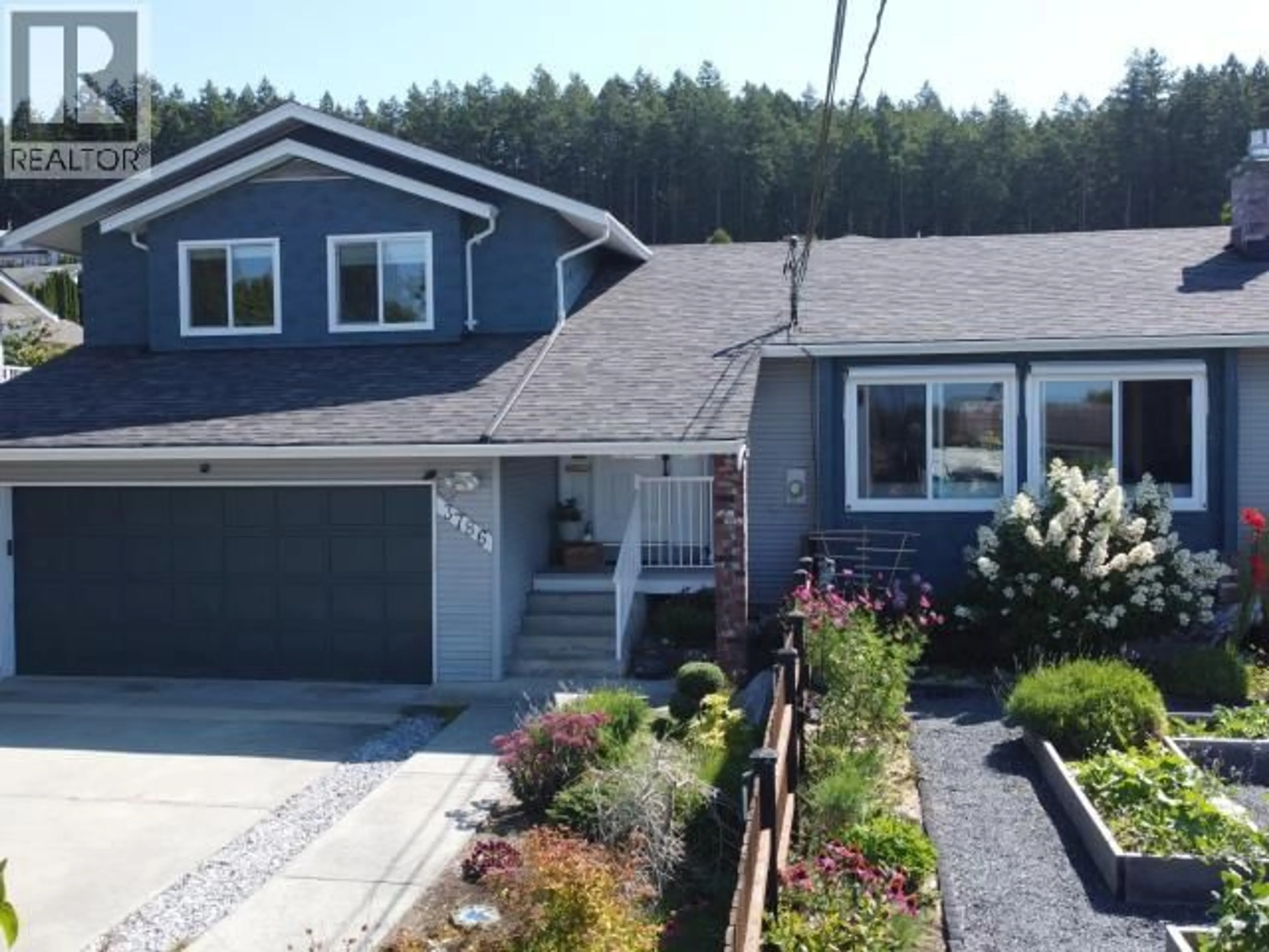 Home with vinyl exterior material, street for 3786 QUADRA AVE, Powell River British Columbia