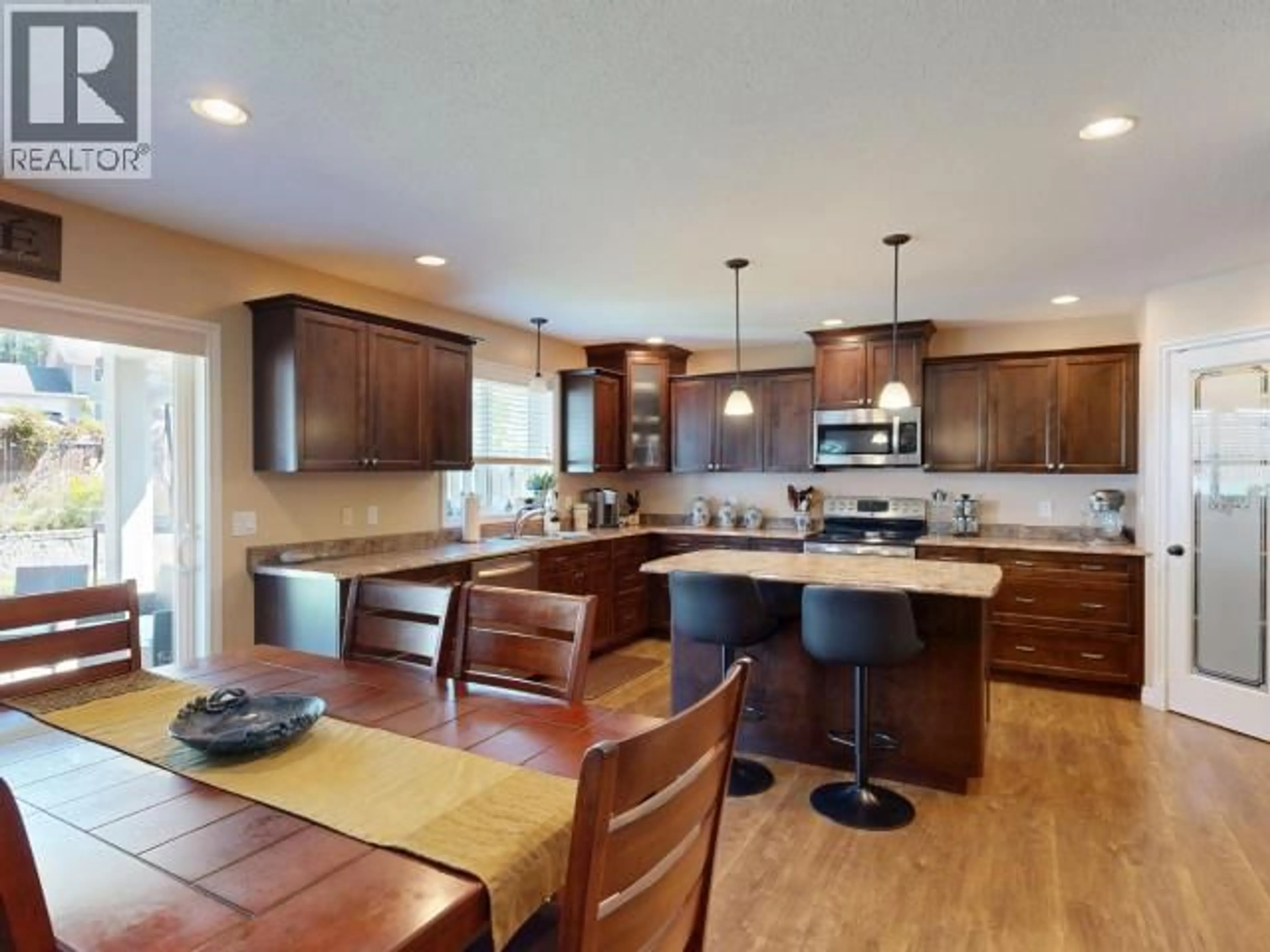 Open concept kitchen, unknown for 4106 BOWNESS AVE, Powell River British Columbia V8A5V6