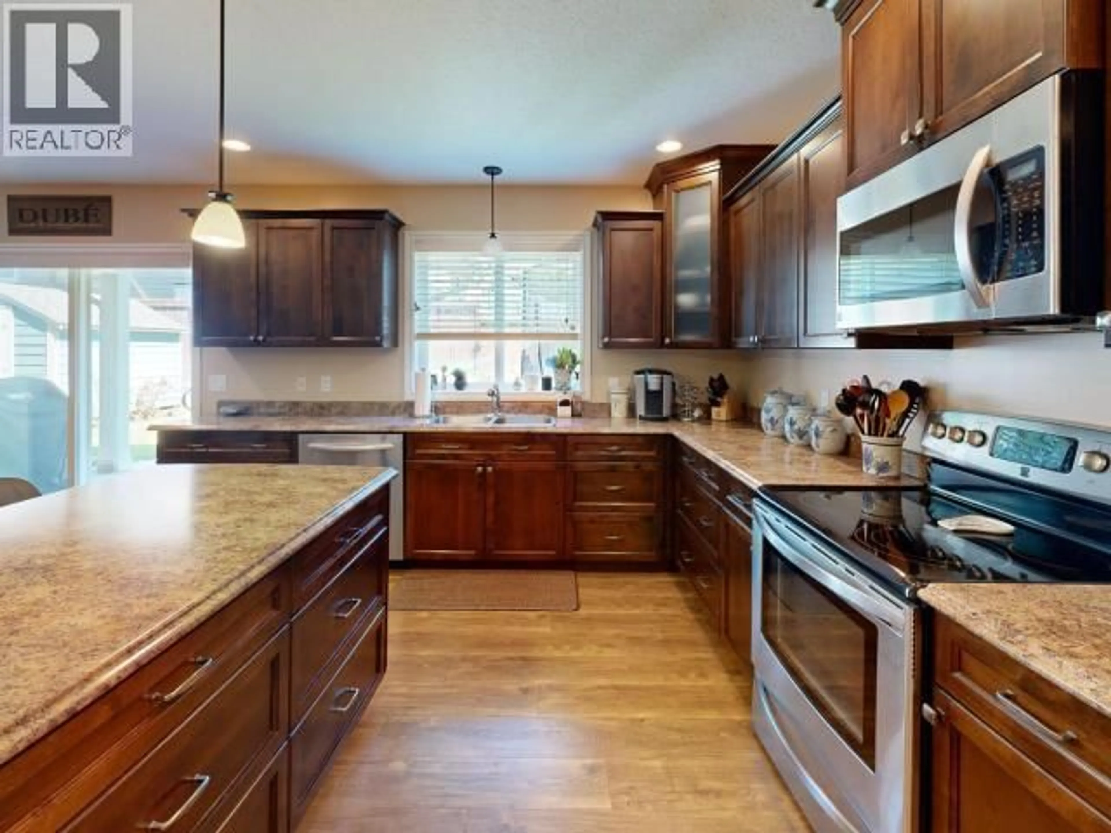 Open concept kitchen, unknown for 4106 BOWNESS AVE, Powell River British Columbia V8A5V6