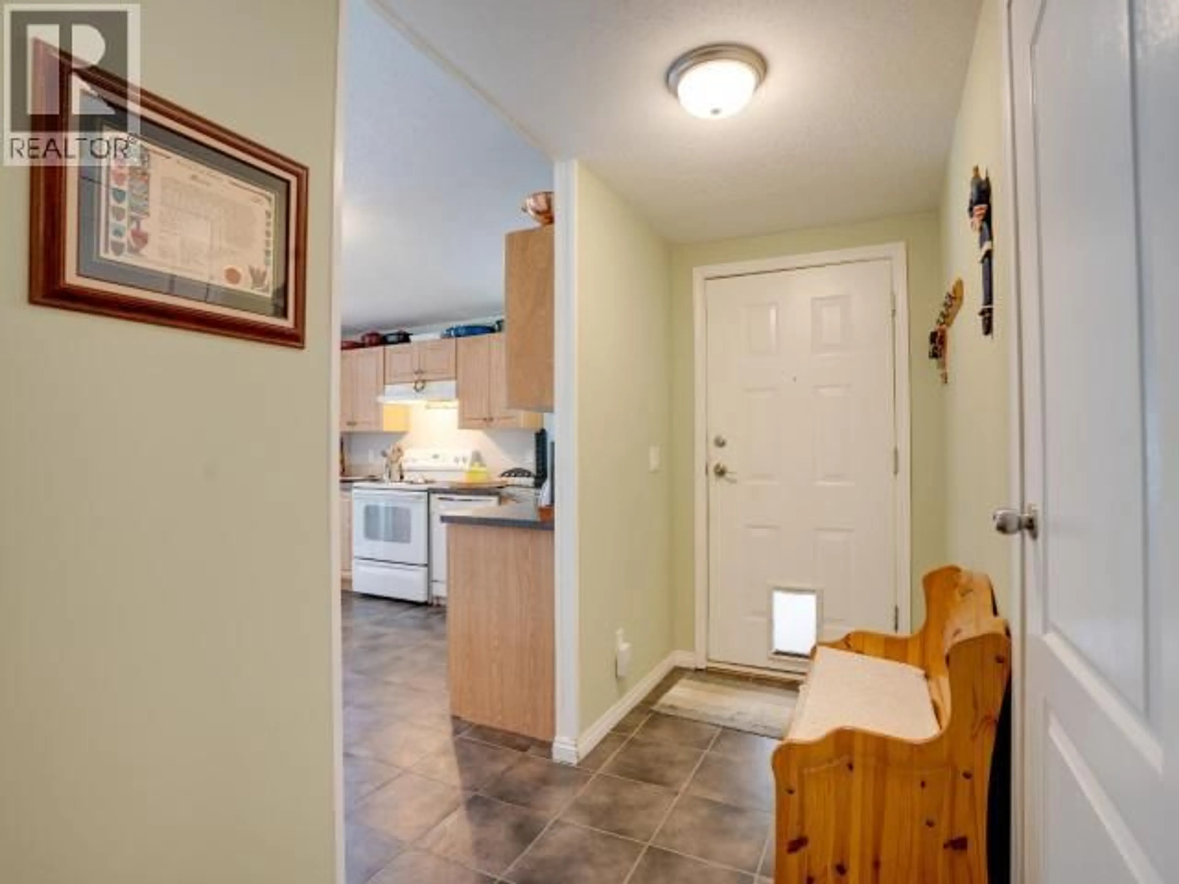 Indoor entryway for 6 - 7520 NOOTKA STREET, Powell River British Columbia V8A5S2
