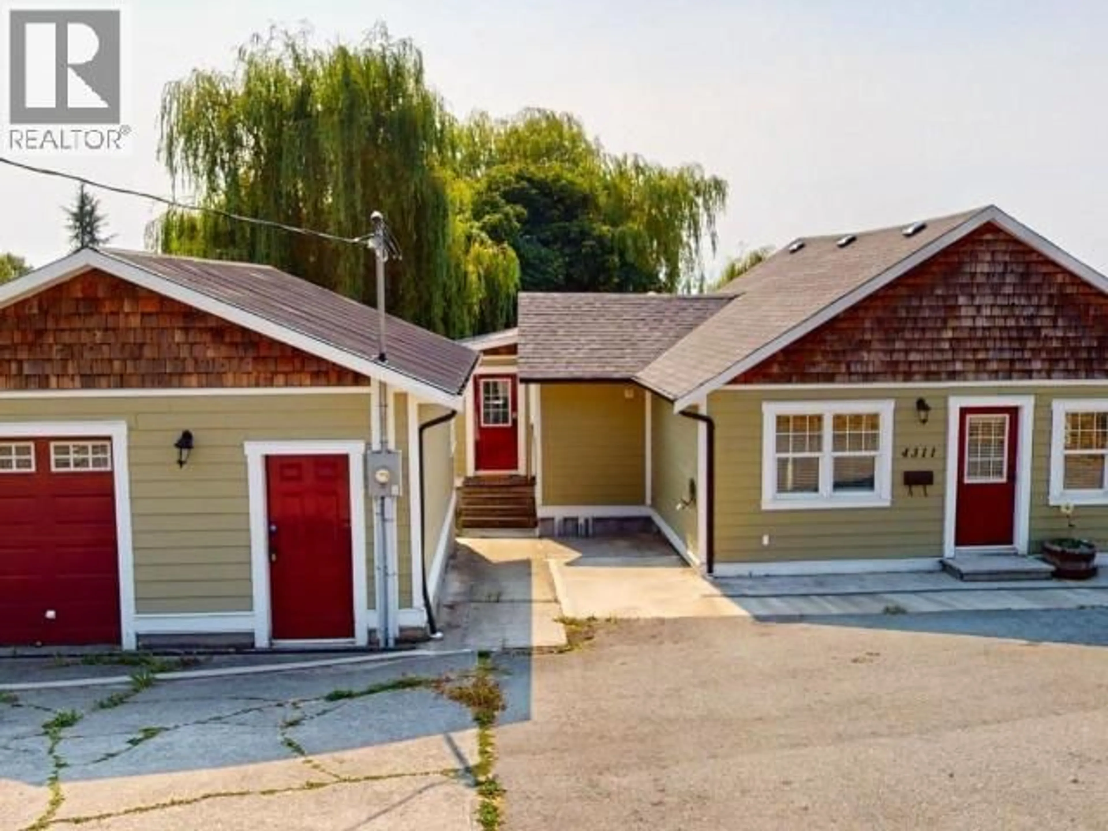 A pic from outside/outdoor area/front of a property/back of a property/a pic from drone, street for 4311 WESTVIEW AVE, Powell River British Columbia V8A3J7