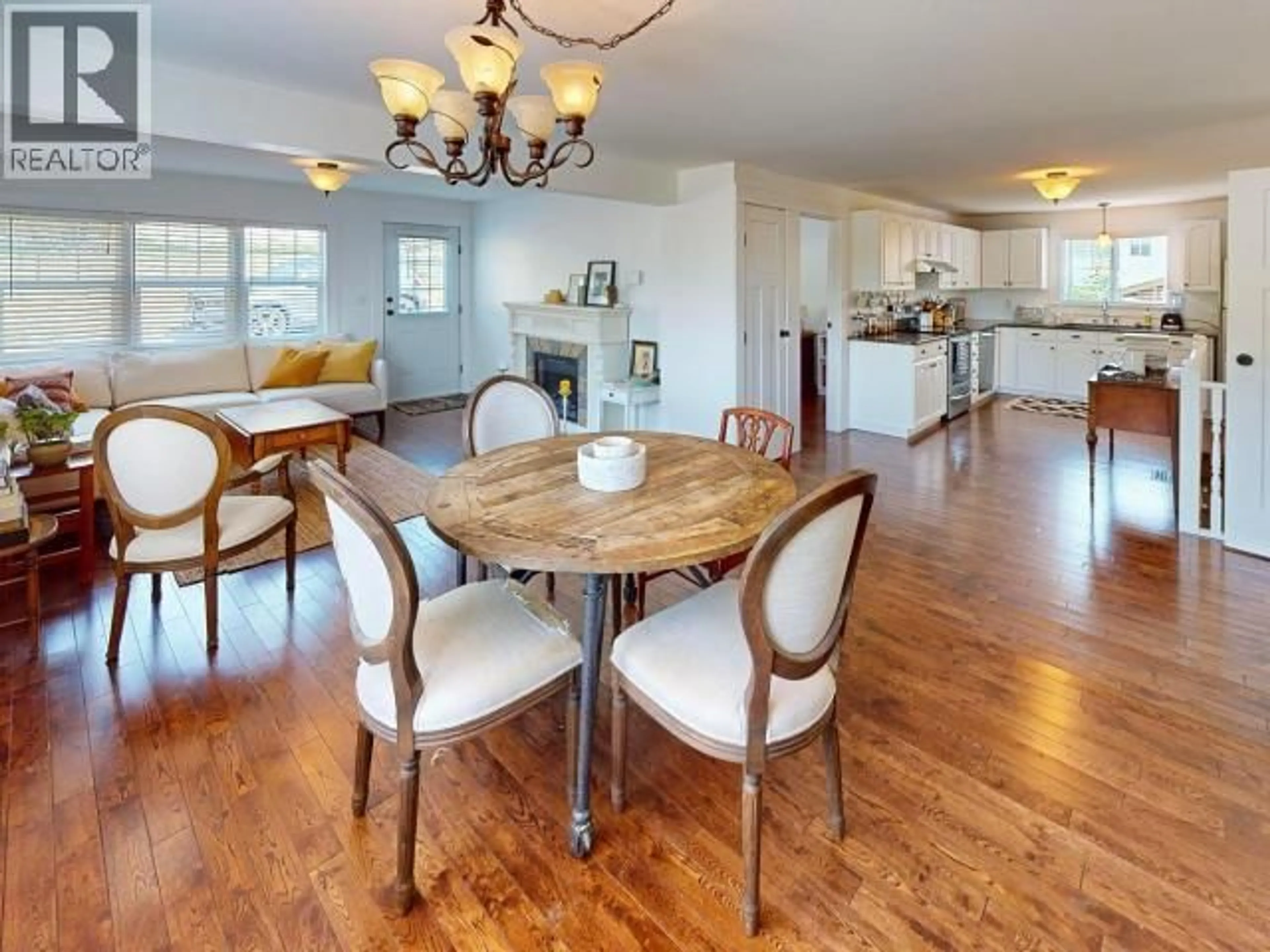 Dining room, wood/laminate floor for 4311 WESTVIEW AVE, Powell River British Columbia V8A3J7