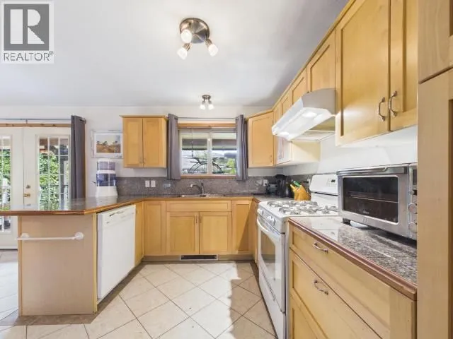 5072 PROSPECT STREET, Texada Island 4