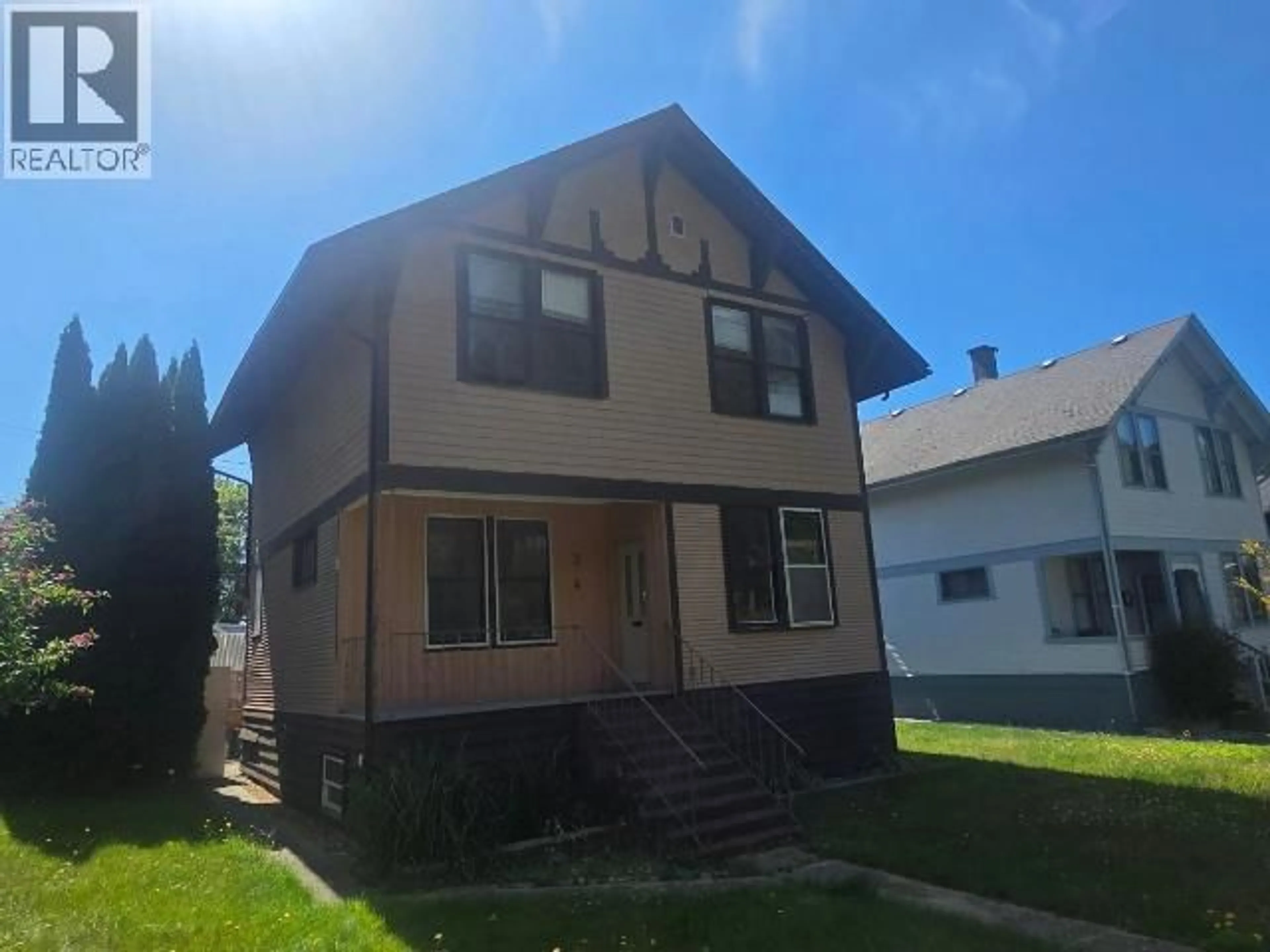 Home with vinyl exterior material, building for 6324 CEDAR STREET, Powell River British Columbia V8A4M1