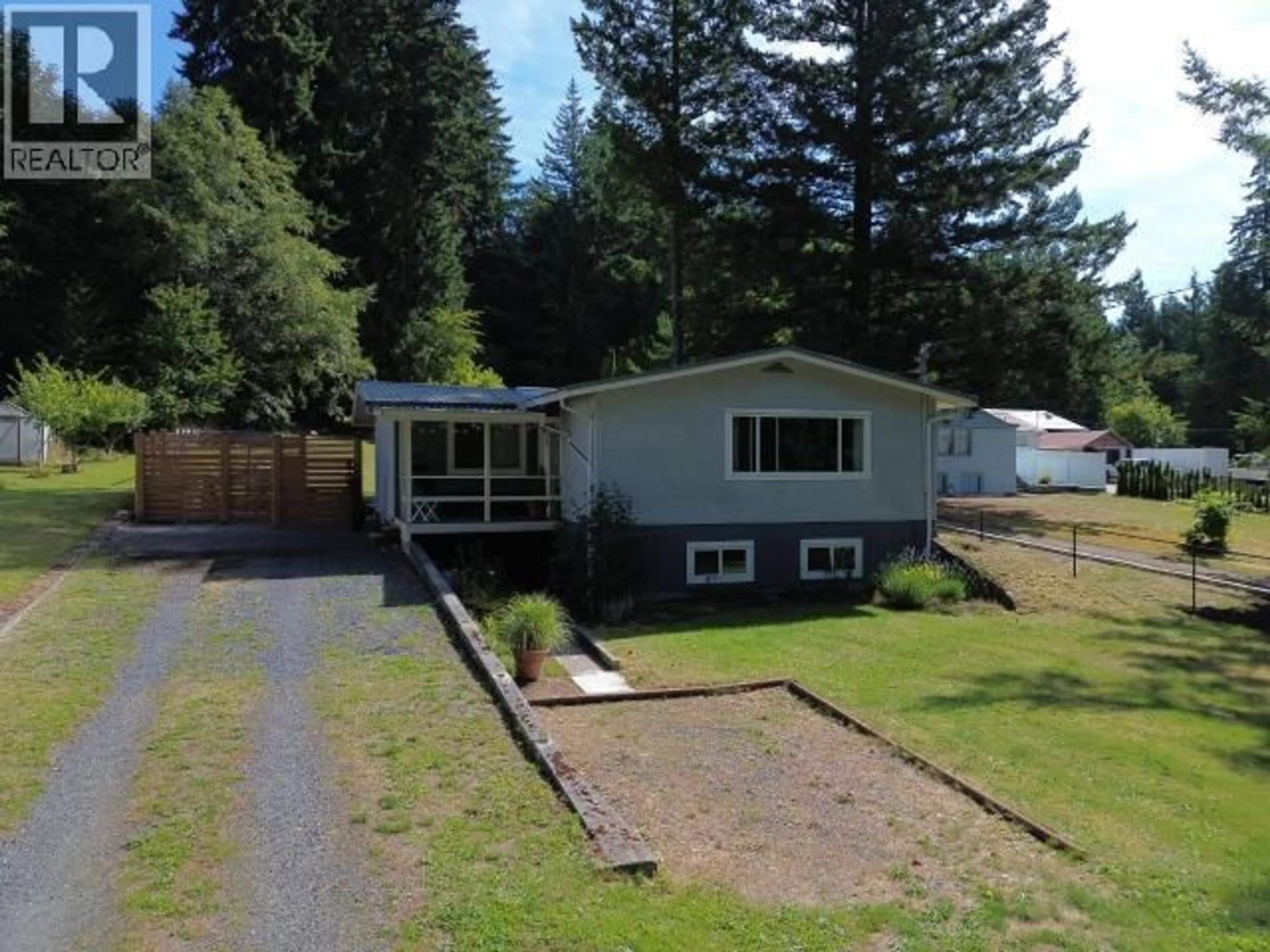 A pic from outside/outdoor area/front of a property/back of a property/a pic from drone, water/lake/river/ocean view for 5720 ALLEN AVE, Powell River British Columbia V8A4J3