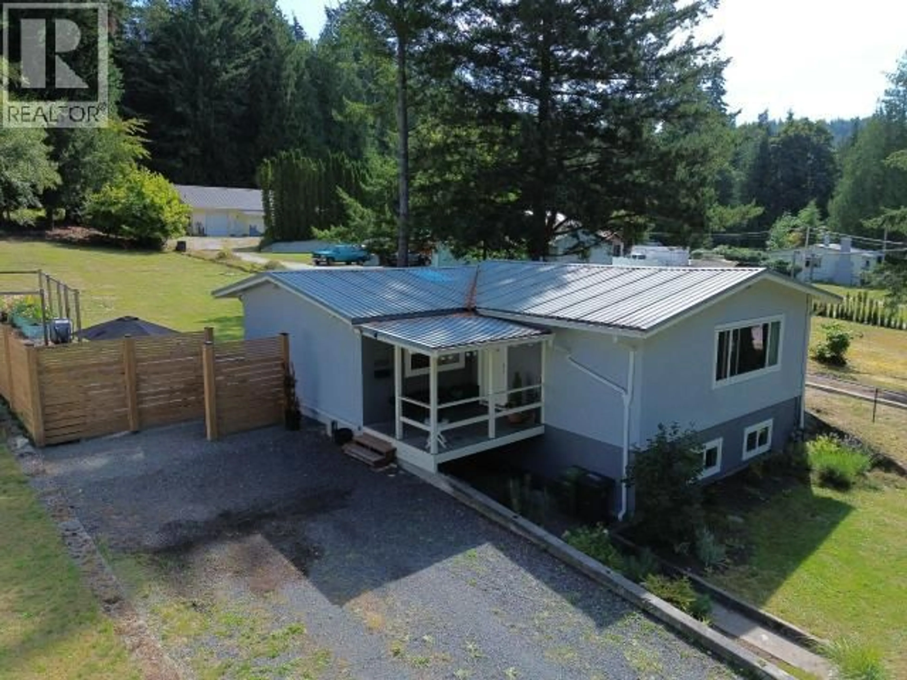 A pic from outside/outdoor area/front of a property/back of a property/a pic from drone, unknown for 5720 ALLEN AVE, Powell River British Columbia V8A4J3