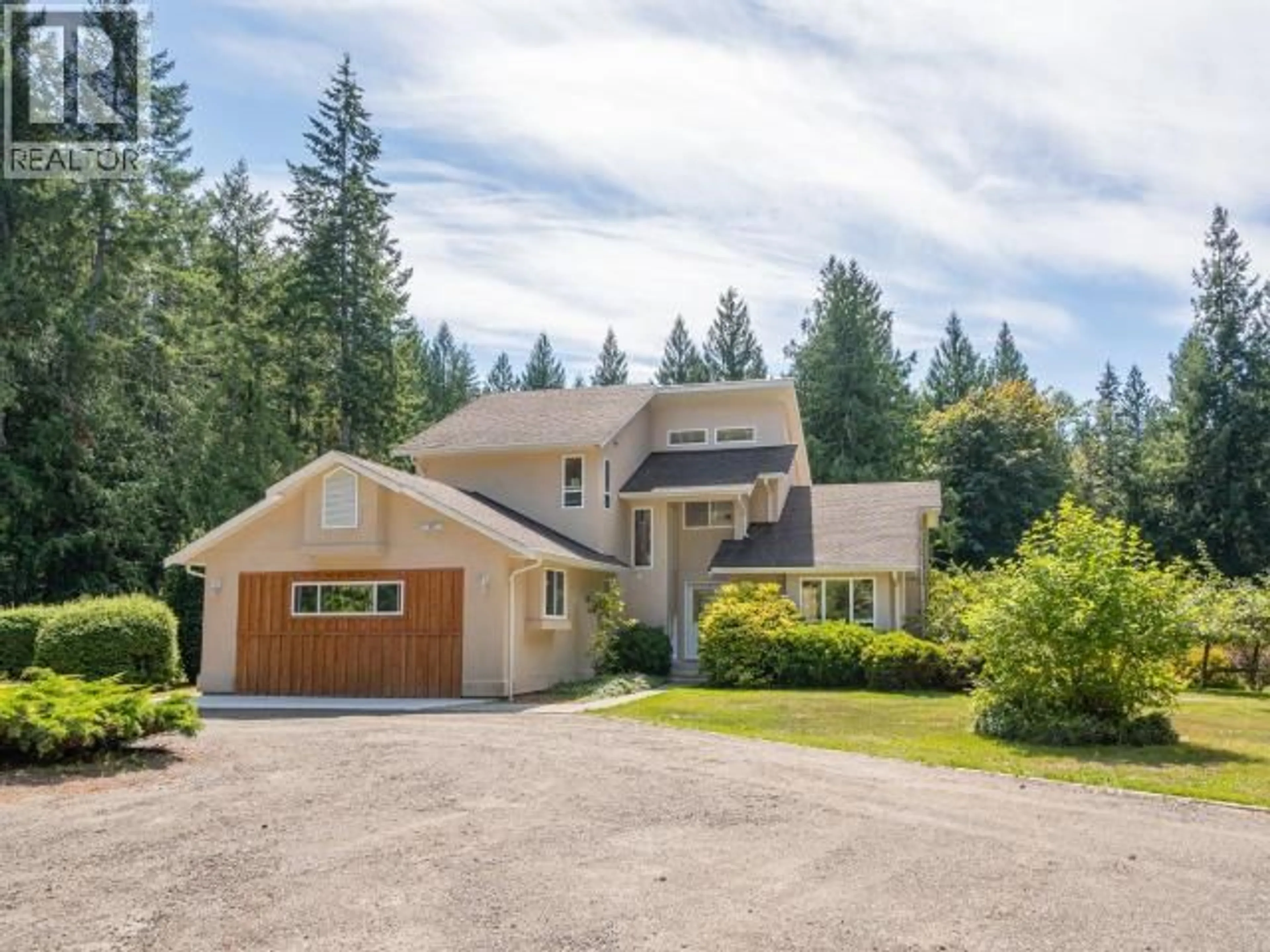 A pic from outside/outdoor area/front of a property/back of a property/a pic from drone, street for 9350 MALASPINA RD, Powell River British Columbia V8A0G2