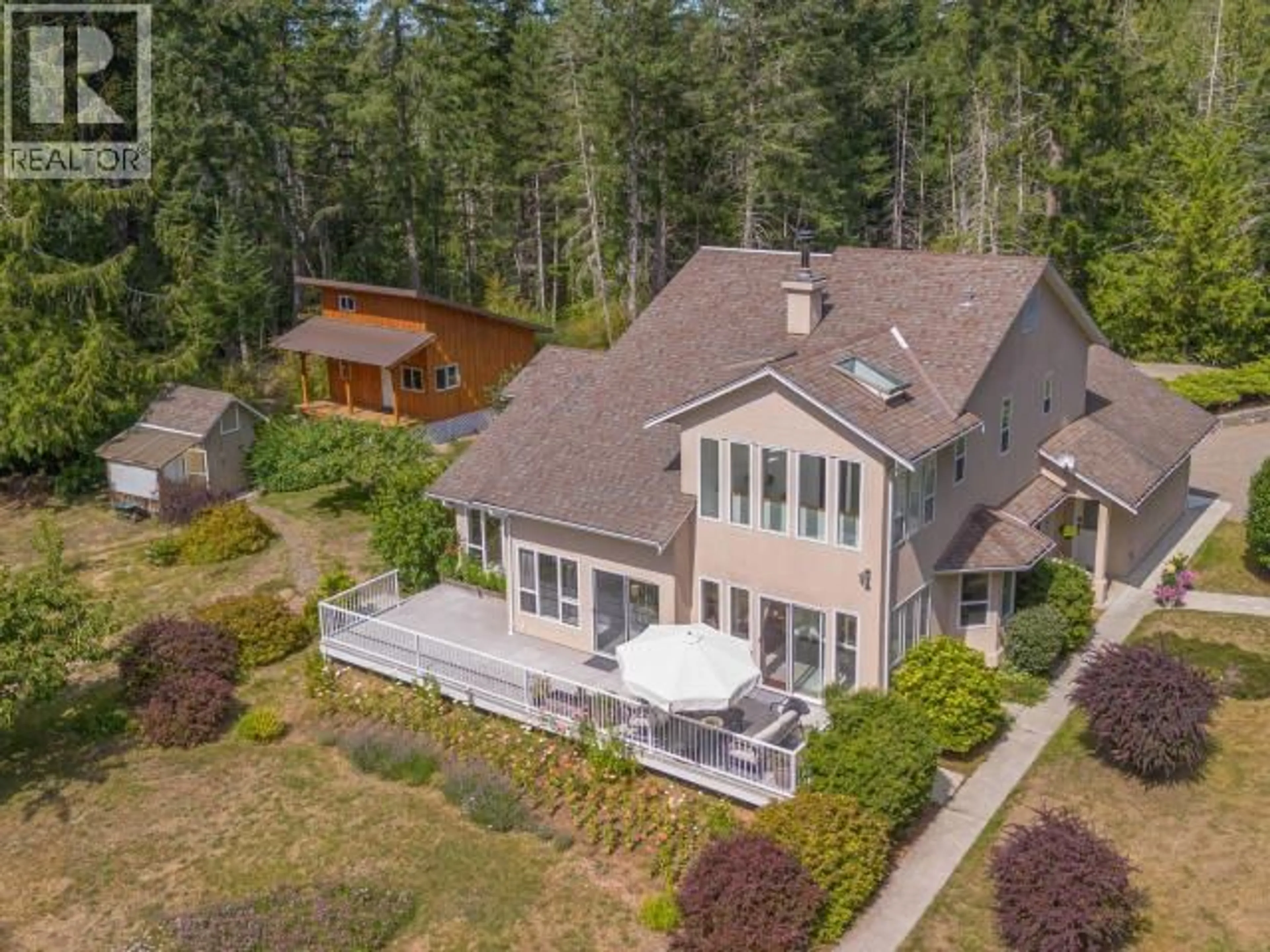 A pic from outside/outdoor area/front of a property/back of a property/a pic from drone, unknown for 9350 MALASPINA RD, Powell River British Columbia V8A0G2