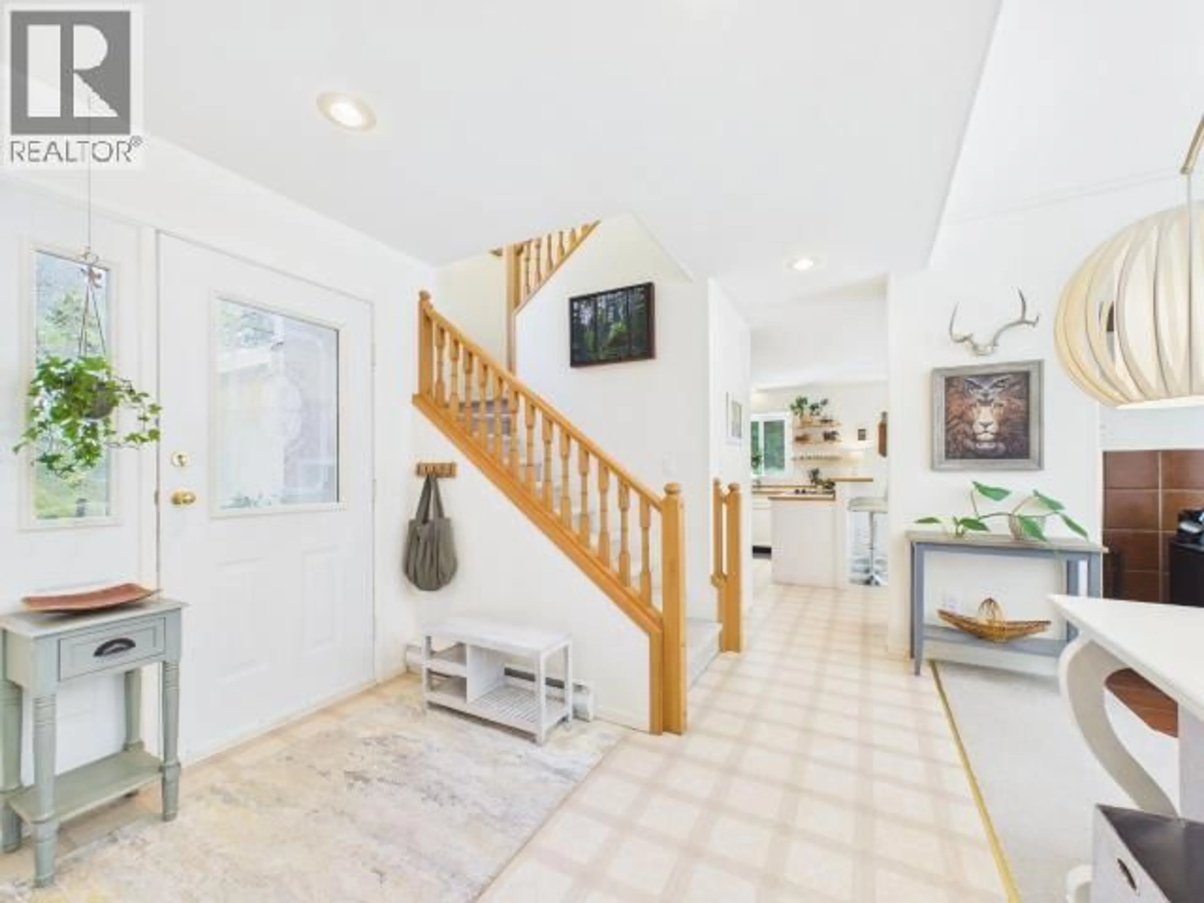 Indoor entryway for 9350 MALASPINA RD, Powell River British Columbia V8A0G2