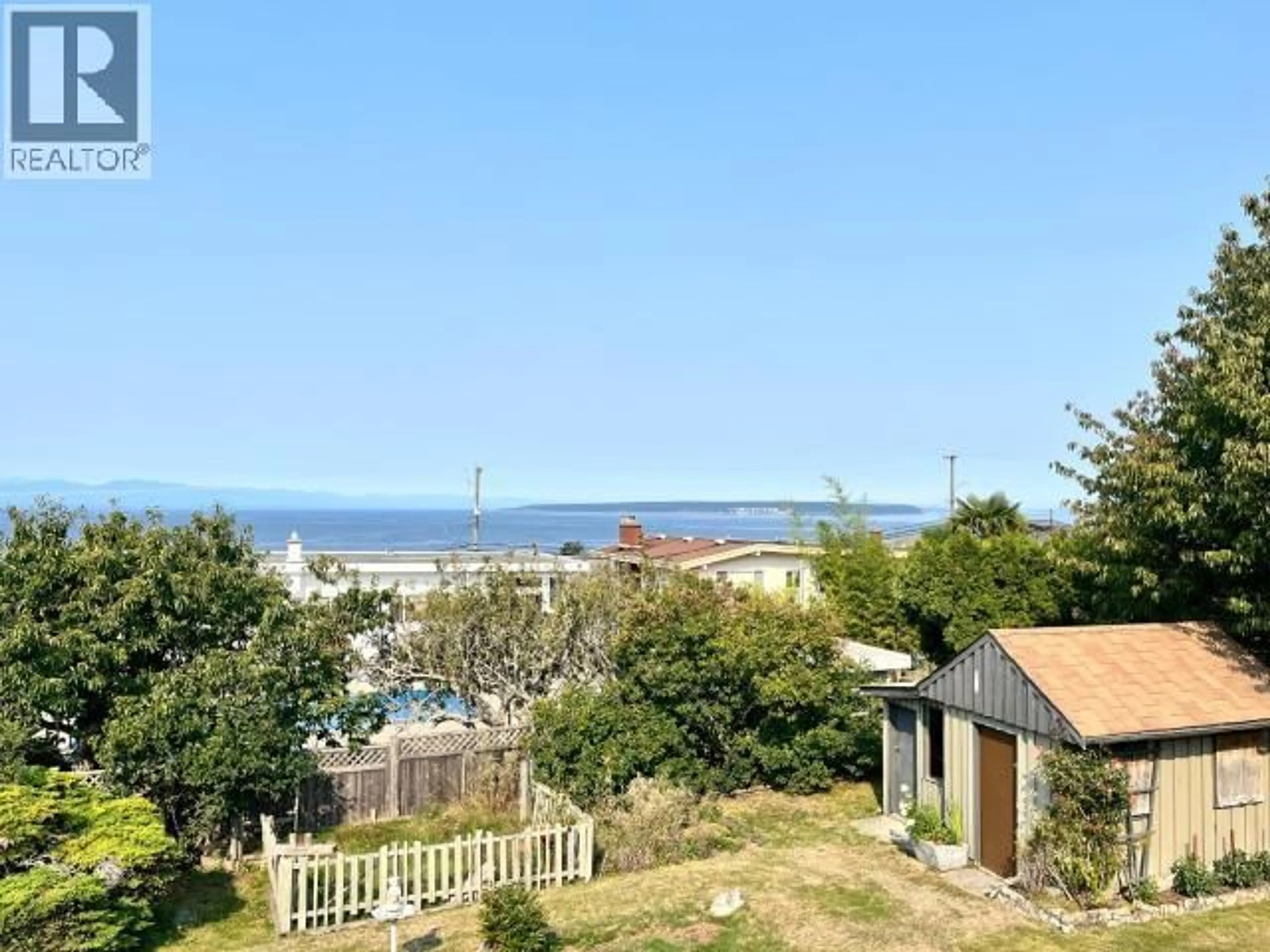 A pic from outside/outdoor area/front of a property/back of a property/a pic from drone, water/lake/river/ocean view for 3763 SELKIRK AVE, Powell River British Columbia V8A3C2