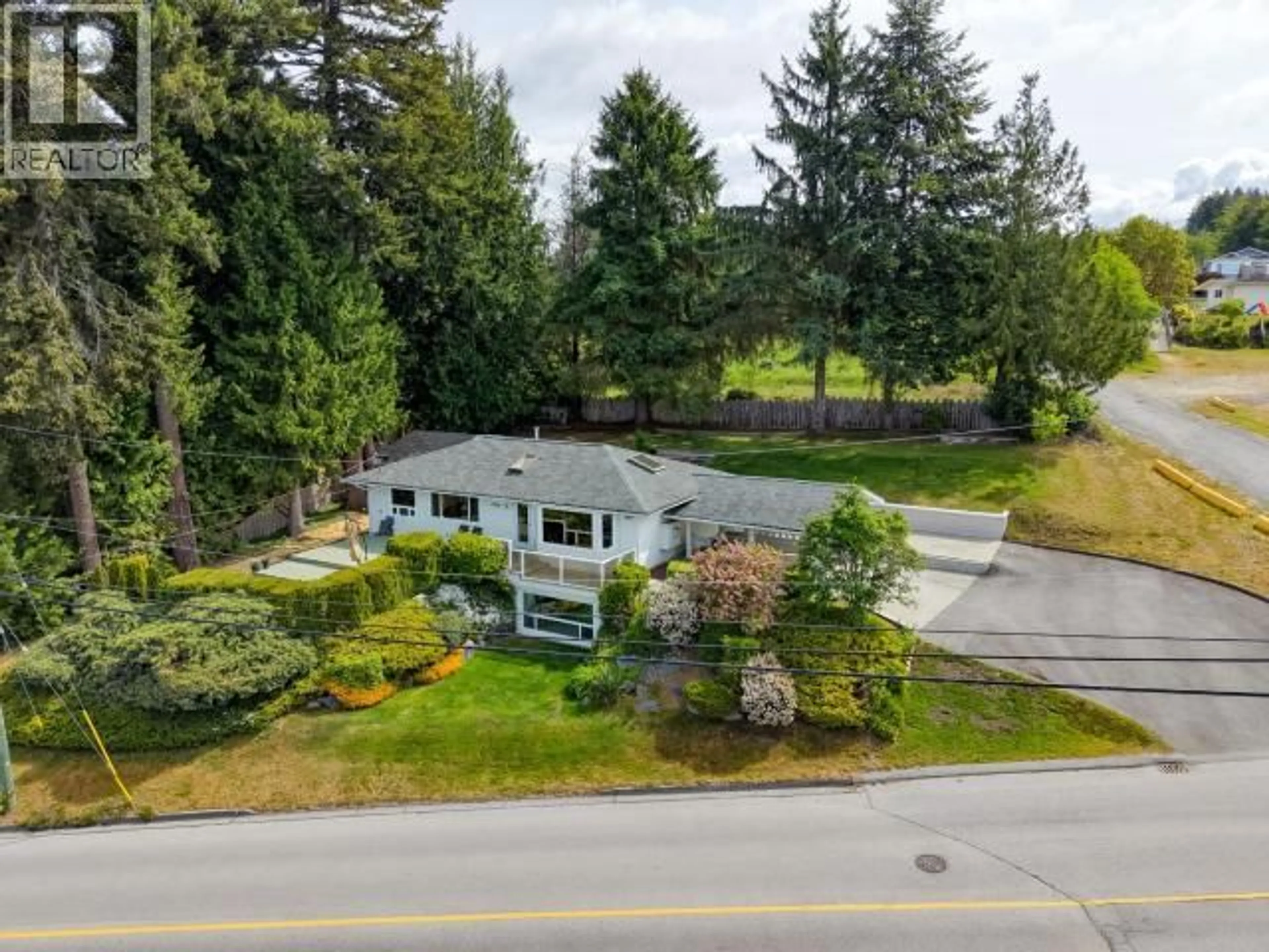 A pic from outside/outdoor area/front of a property/back of a property/a pic from drone, unknown for 4092 WESTVIEW AVE, Powell River British Columbia