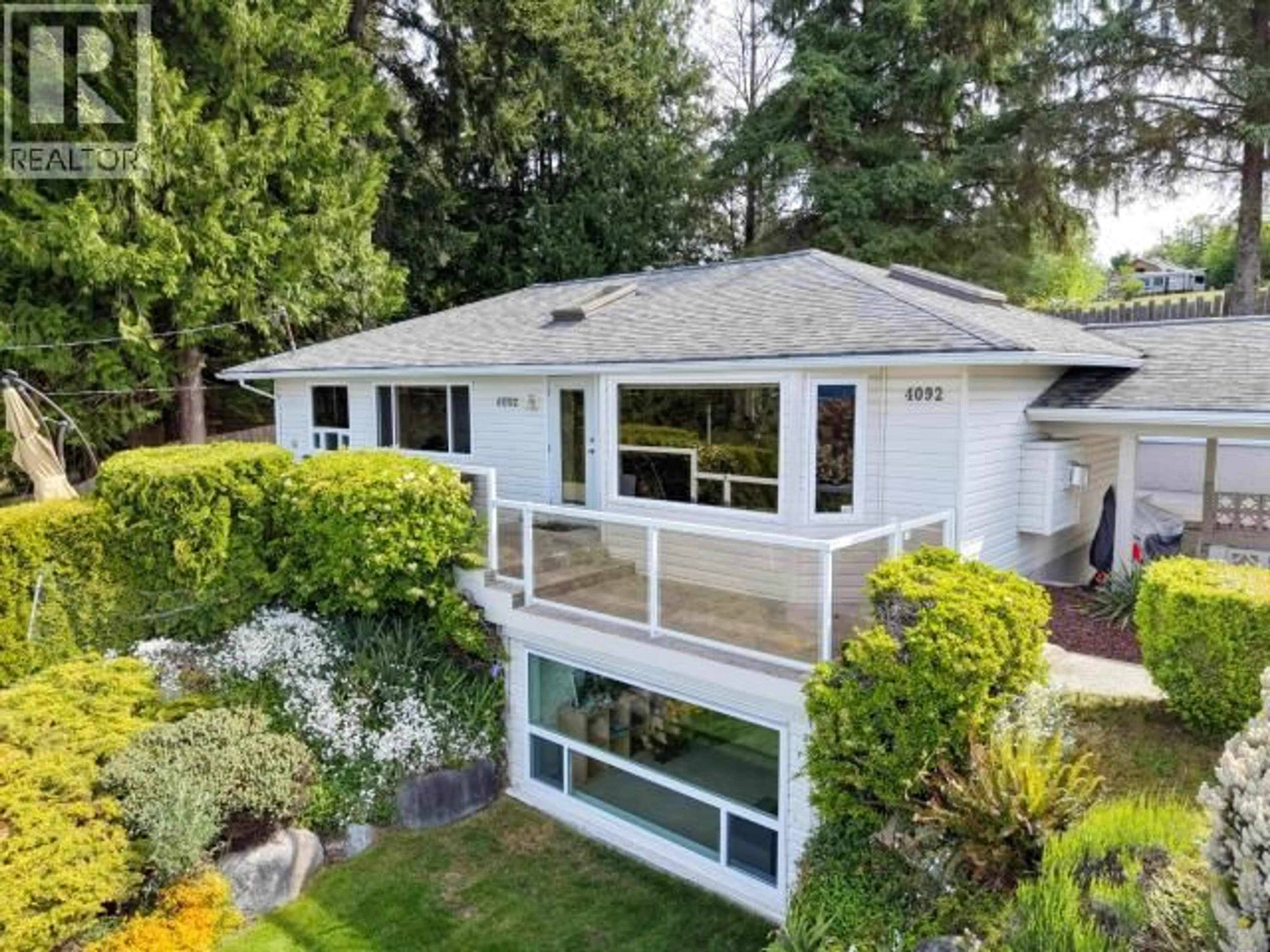 Home with vinyl exterior material, unknown for 4092 WESTVIEW AVE, Powell River British Columbia