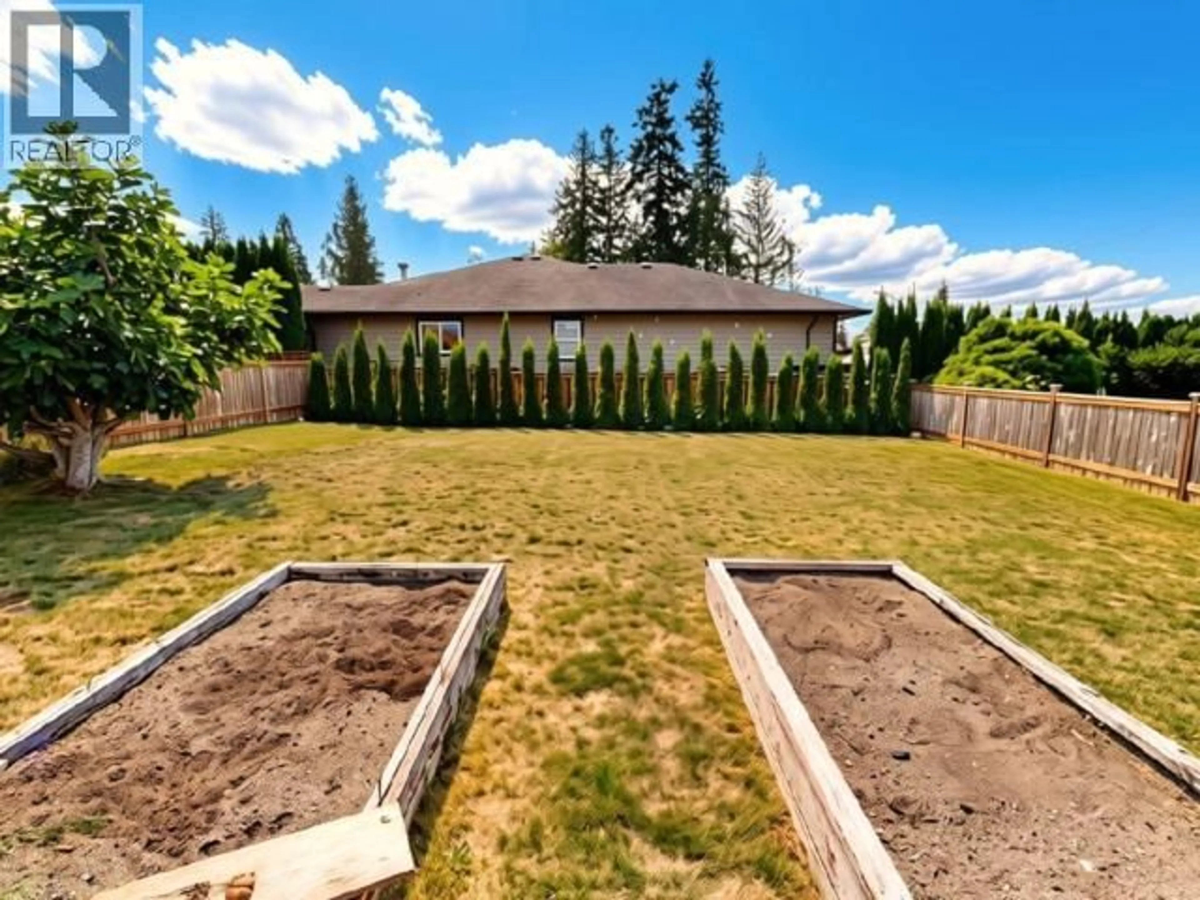 A pic from outside/outdoor area/front of a property/back of a property/a pic from drone, unknown for 7304 GLACIER STREET, Powell River British Columbia