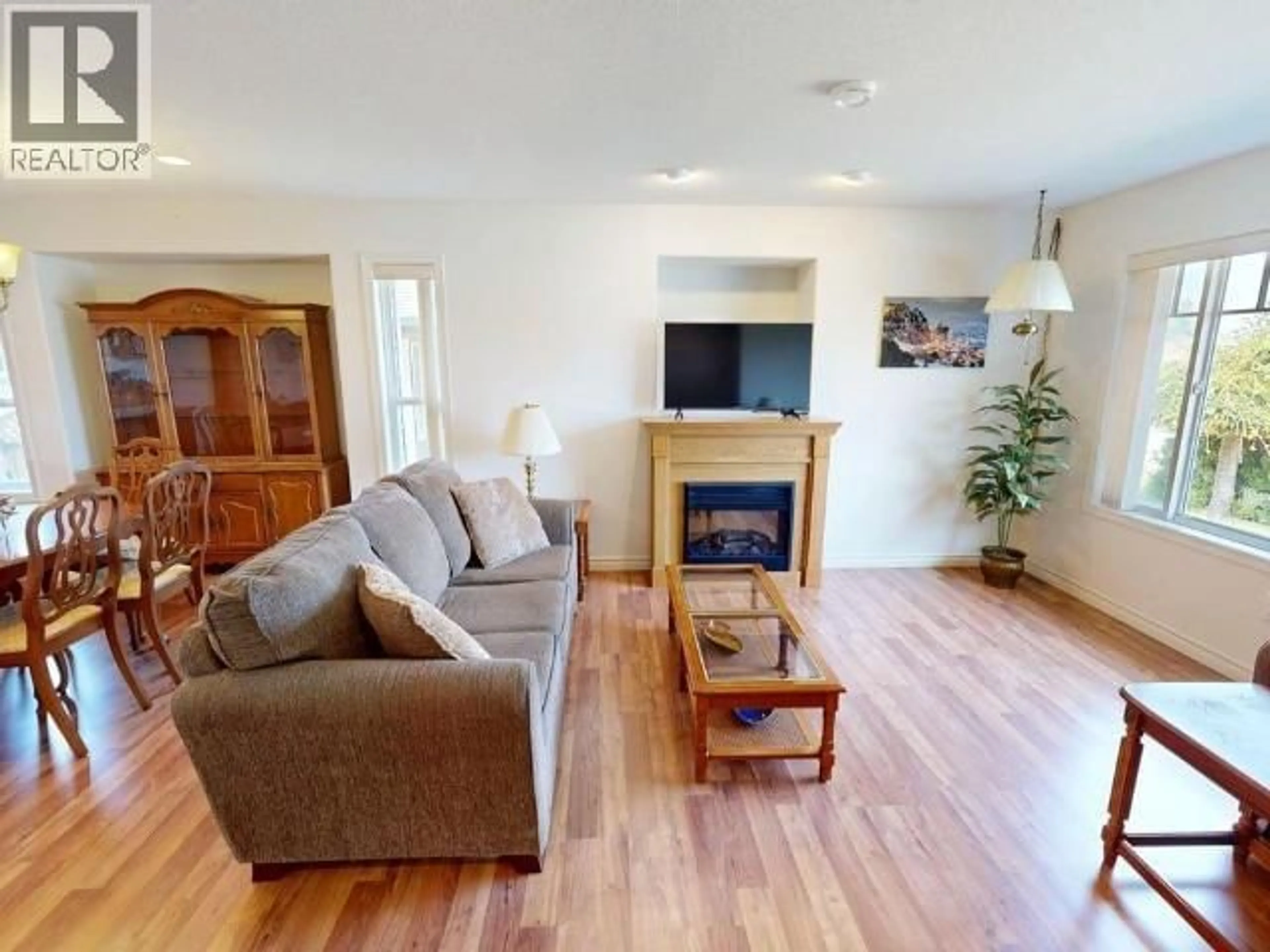 Living room with furniture, wood/laminate floor for 7304 GLACIER STREET, Powell River British Columbia