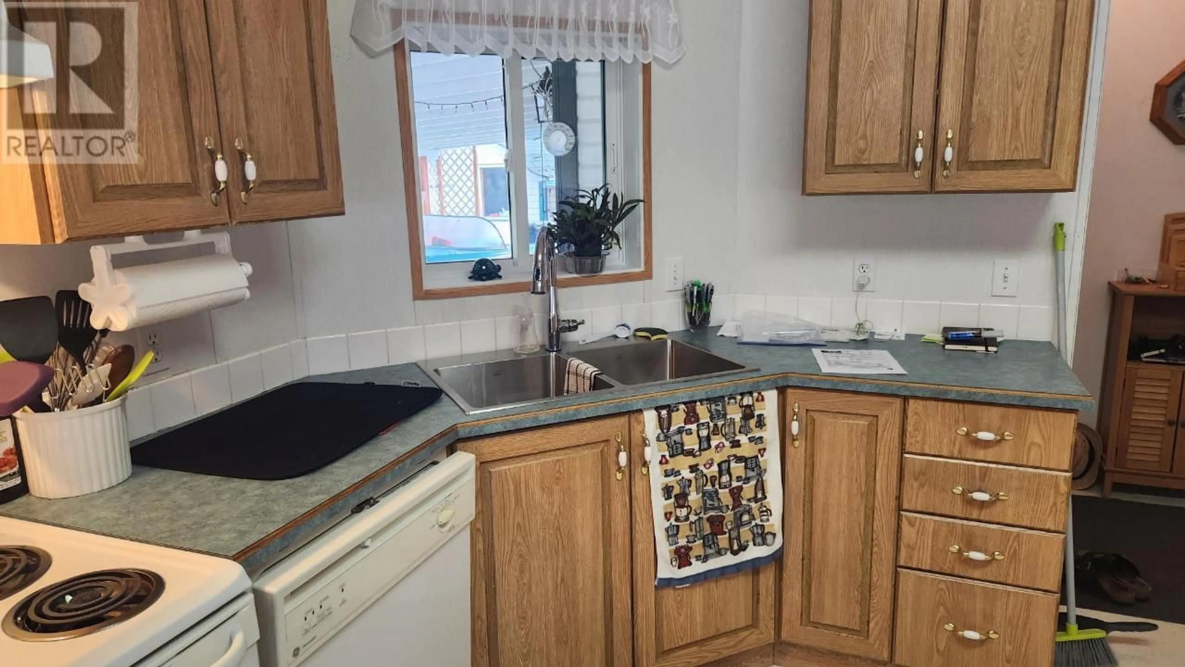 Standard kitchen, unknown for 1 - 1518 HWY 3A OTHER, Out of Area British Columbia V0X1N6