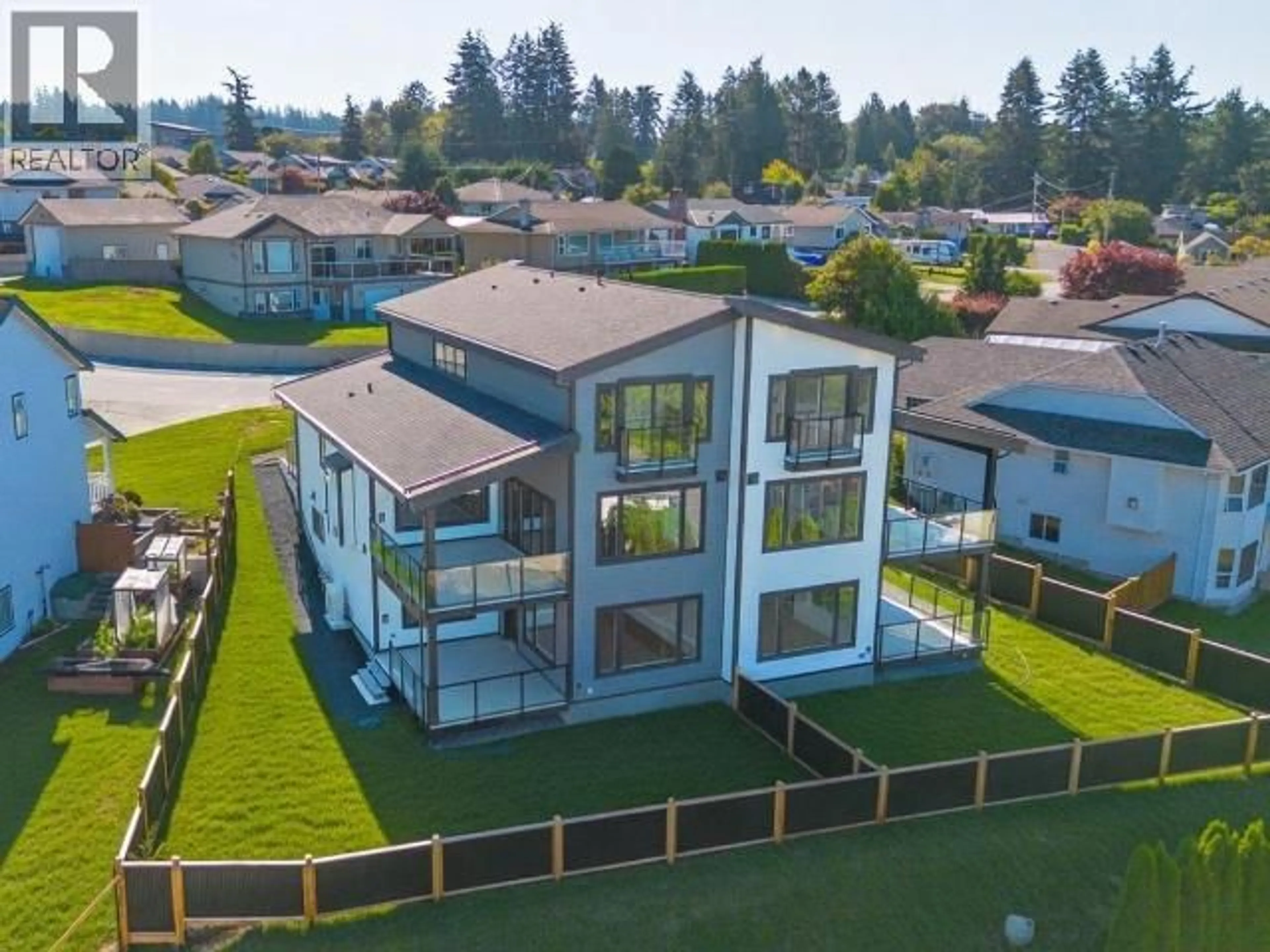 A pic from outside/outdoor area/front of a property/back of a property/a pic from drone, unknown for 4839 LESLEY CRES, Powell River British Columbia V8A5P6