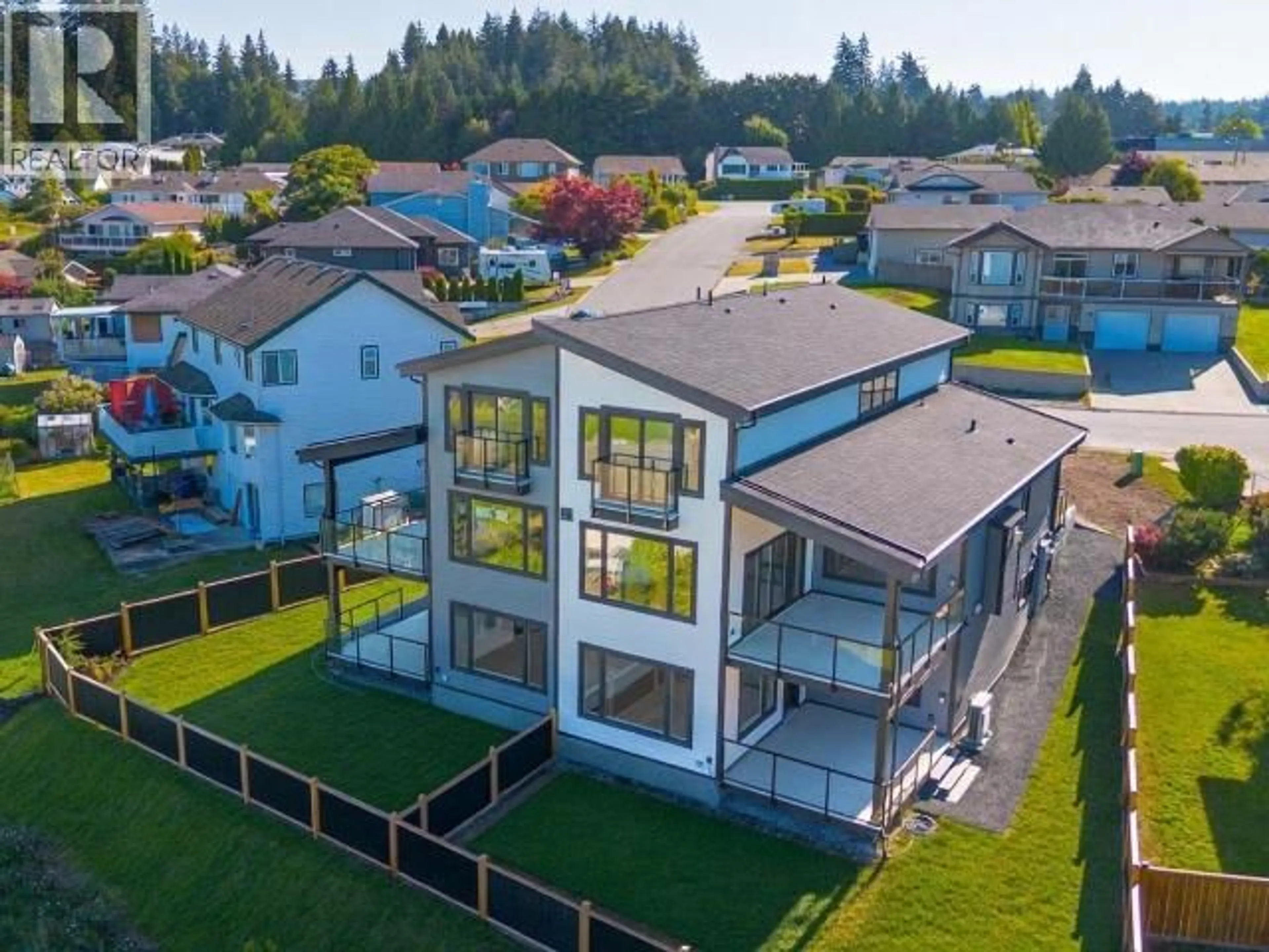 A pic from outside/outdoor area/front of a property/back of a property/a pic from drone, unknown for 4835 LESLEY CRES, Powell River British Columbia V8A5P6