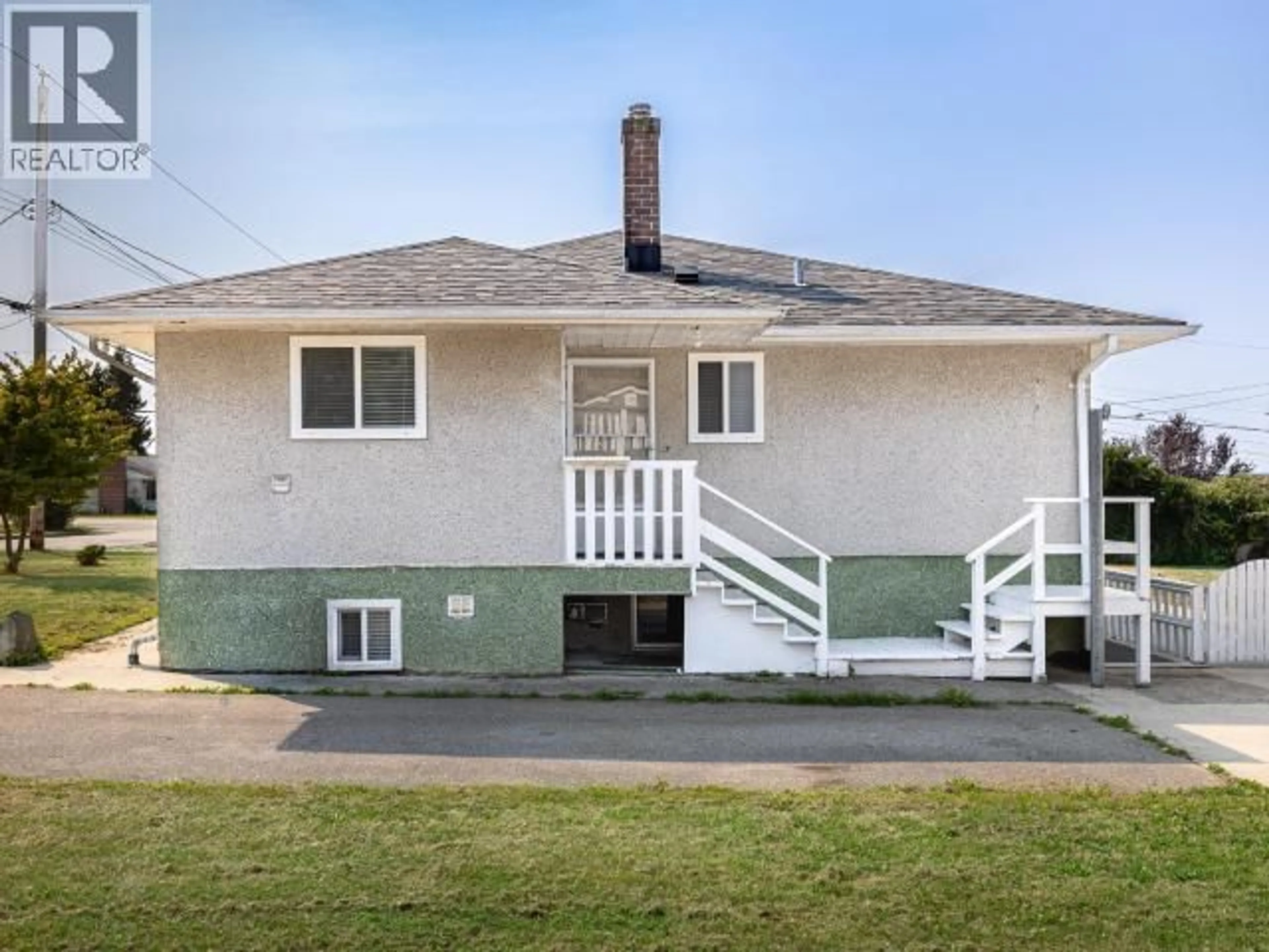 Home with vinyl exterior material, street for 4519 MICHIGAN AVE, Powell River British Columbia V8A2S6