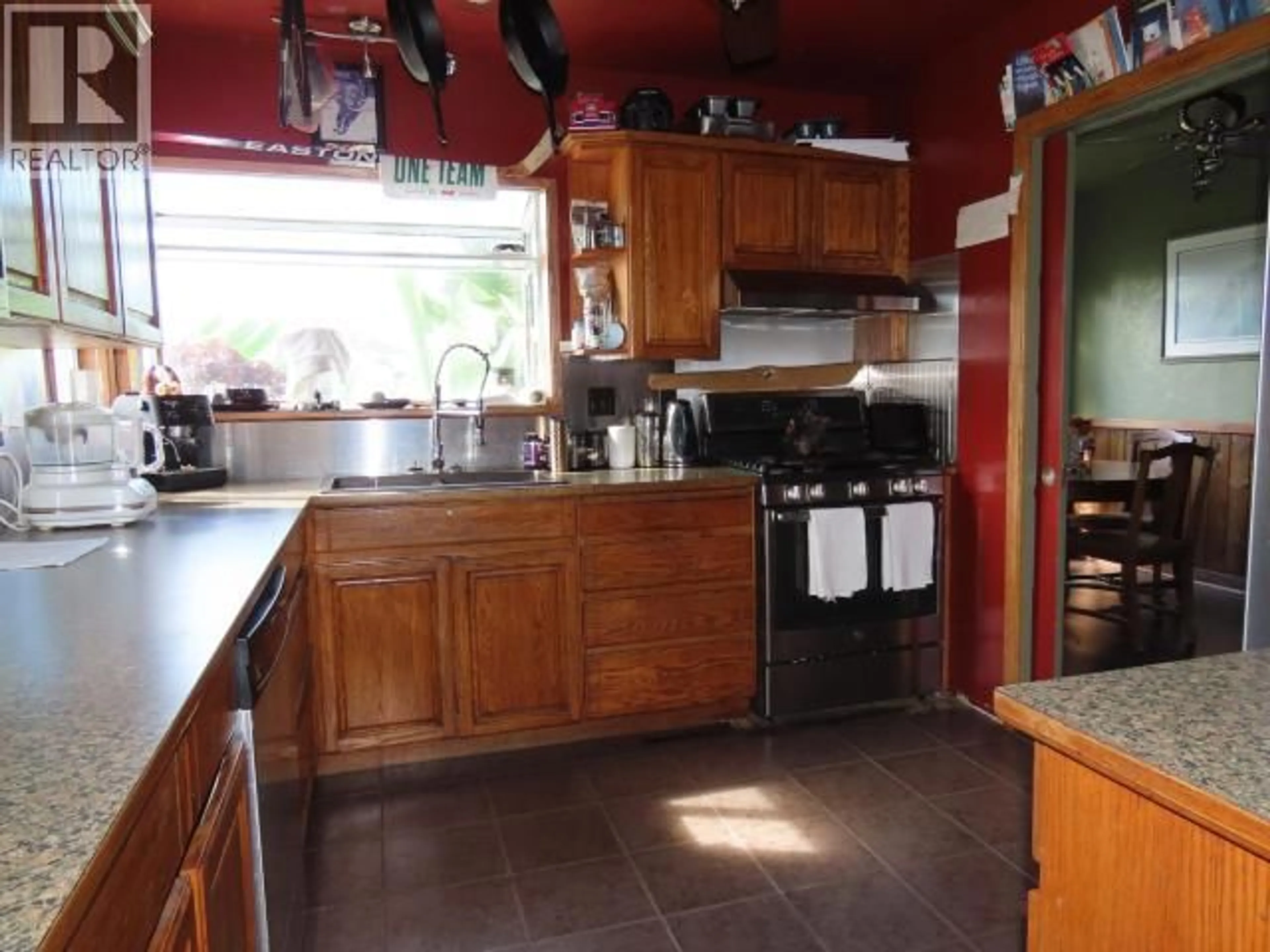 Standard kitchen, ceramic/tile floor for 4538 MICHIGAN AVE, Powell River British Columbia V8A2S7
