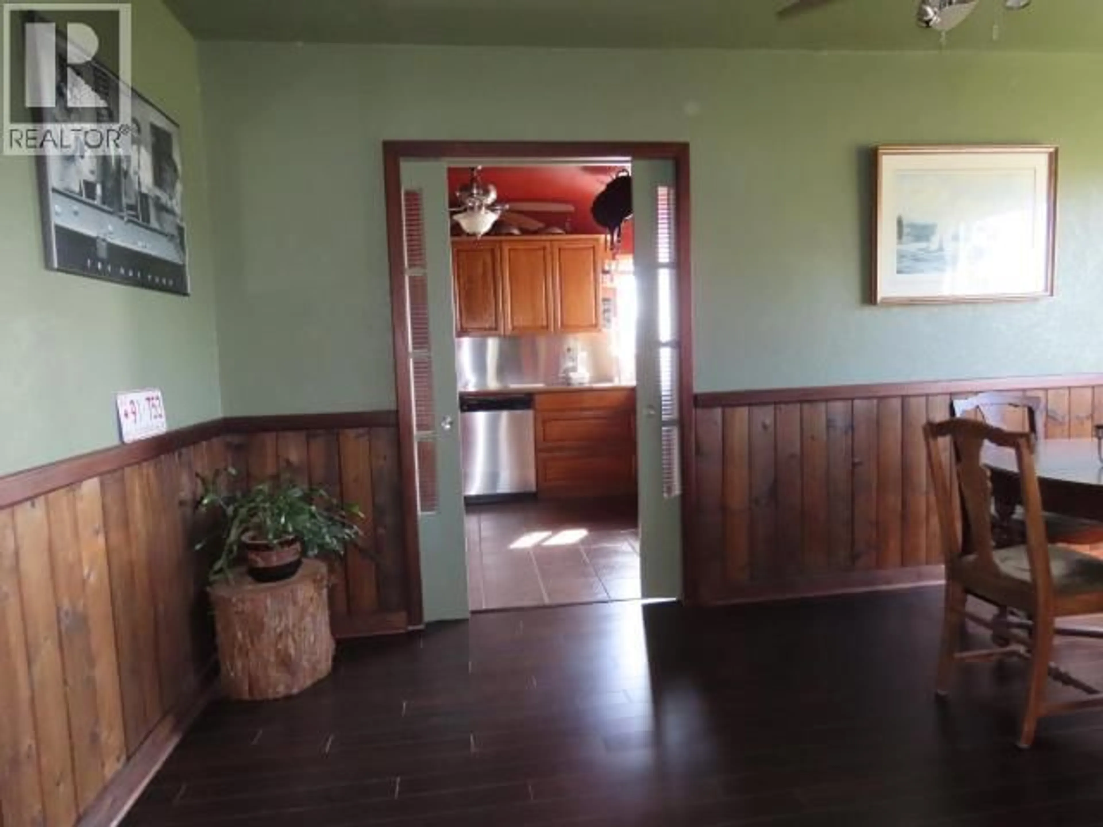 Indoor foyer for 4538 MICHIGAN AVE, Powell River British Columbia V8A2S7