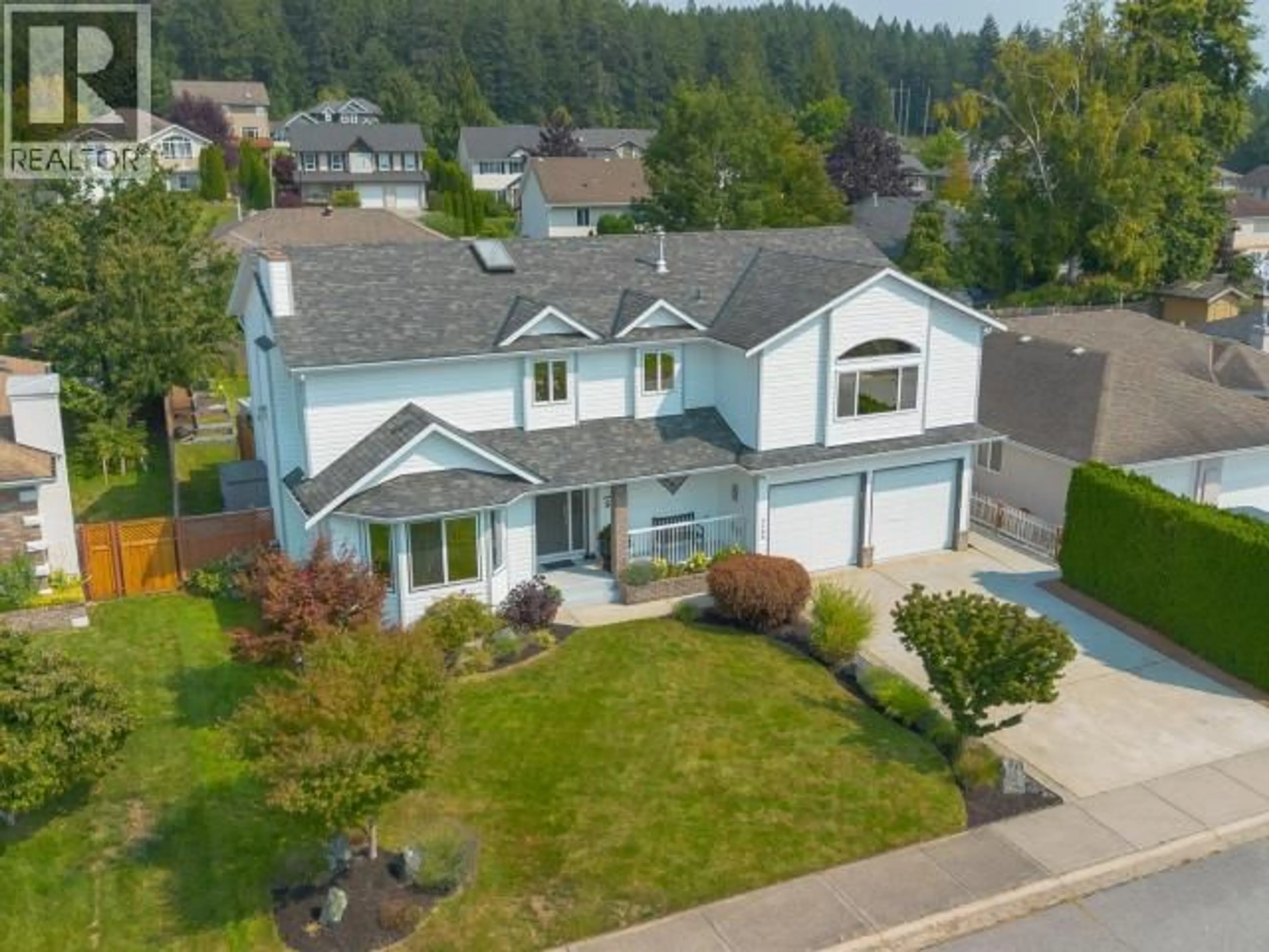 A pic from outside/outdoor area/front of a property/back of a property/a pic from drone, street for 3400 ONTARIO AVE, Powell River British Columbia V8A5M7